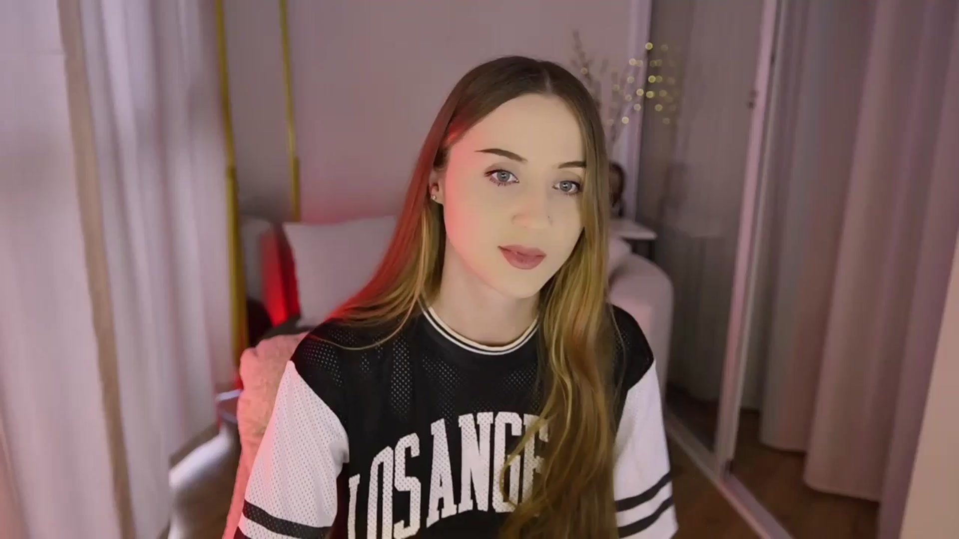 Gallery image thumbnail from Innocent_Soul's myfreecams stream on, 11/14/2025, 12:56 image 3 of 20