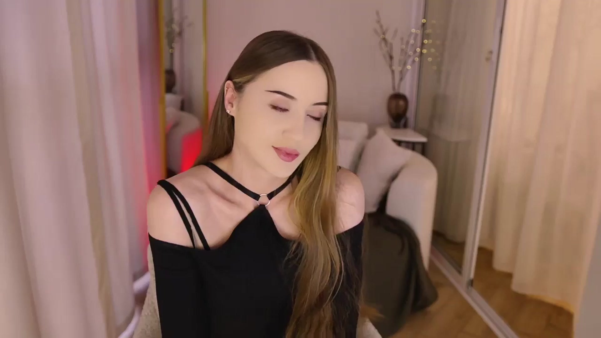Gallery image thumbnail from Innocent_Soul's myfreecams stream on, 11/17/2025, 11:20 image 19 of 20