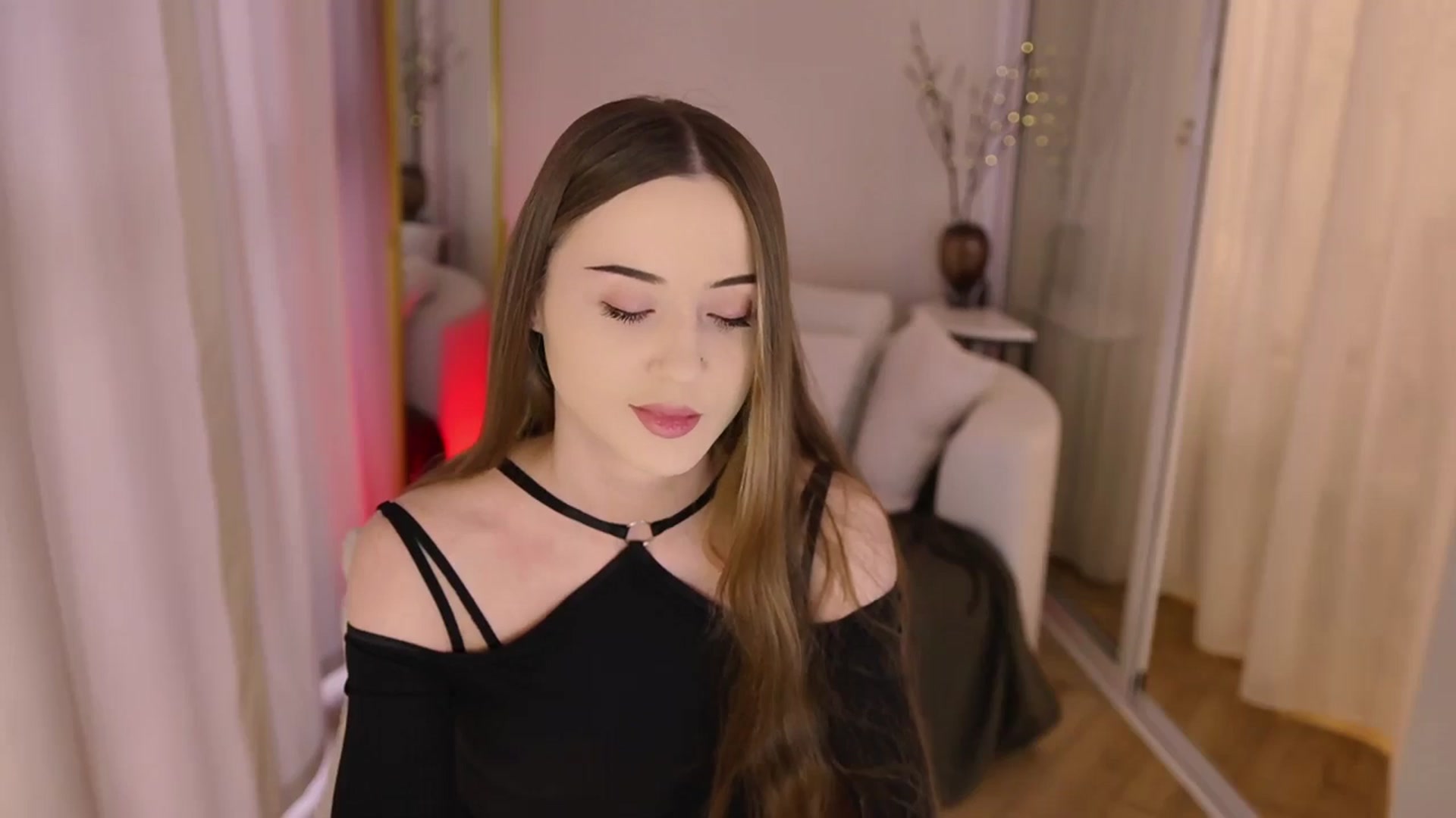 Gallery image thumbnail from Innocent_Soul's myfreecams stream on, 11/17/2025, 11:20 image 9 of 20