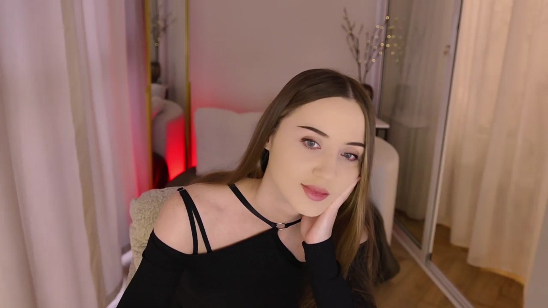Gallery image thumbnail from Innocent_Soul's myfreecams stream on, 11/17/2025, 11:20 image 6 of 20