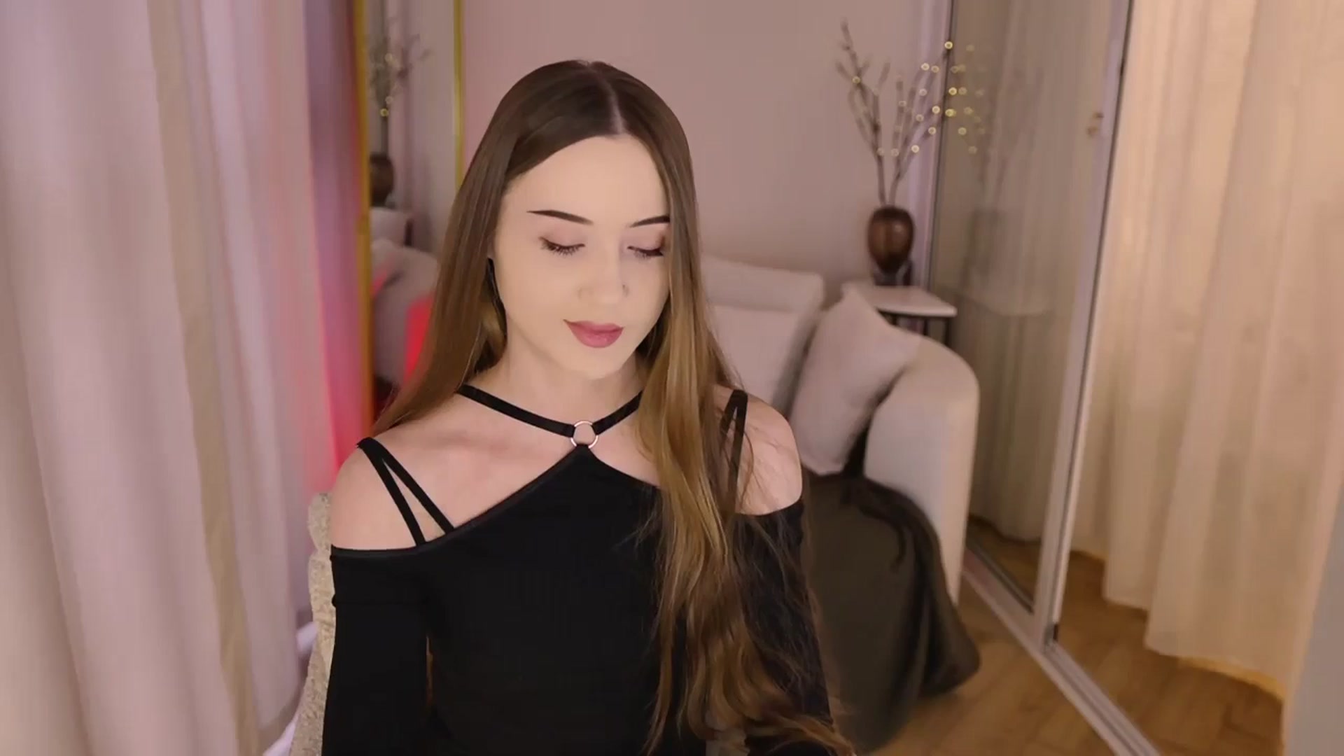 Gallery image thumbnail from Innocent_Soul's myfreecams stream on, 11/17/2025, 11:20 image 17 of 20