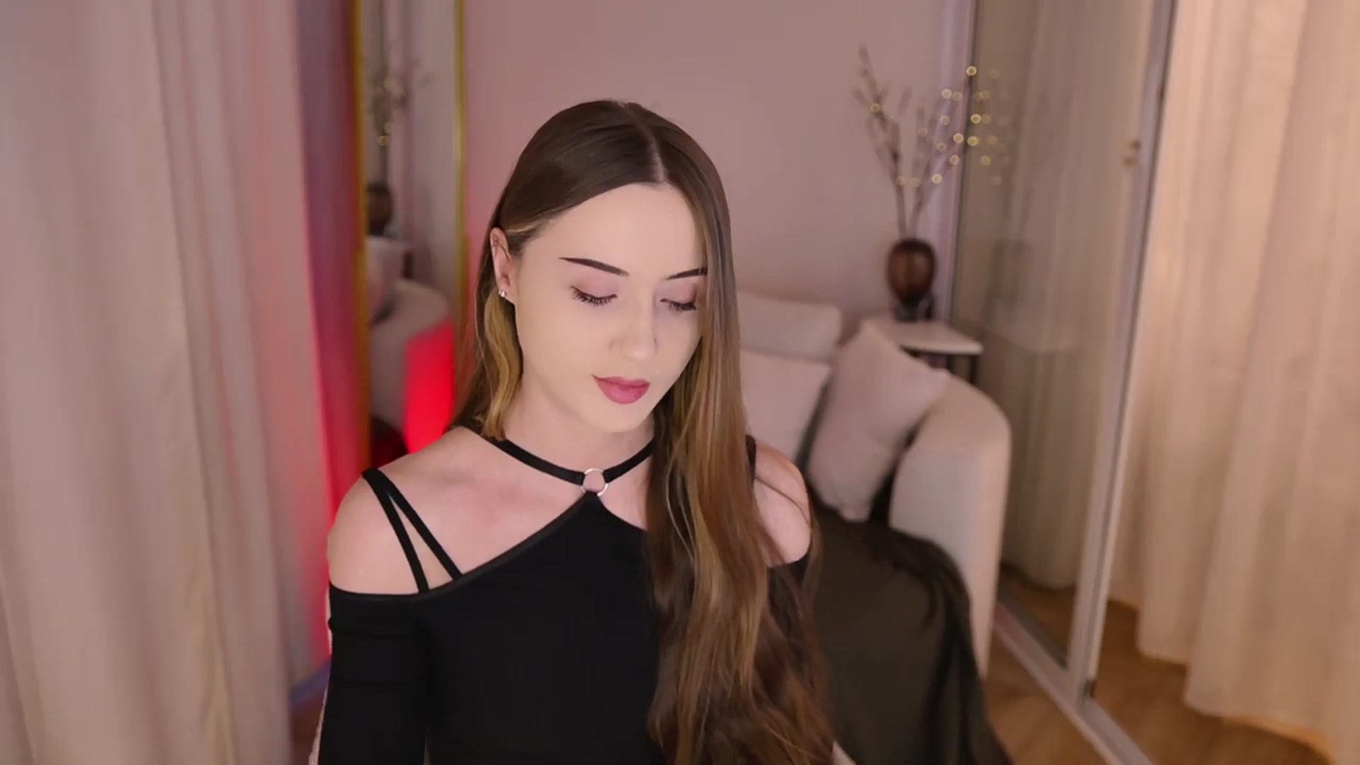 Gallery image thumbnail from Innocent_Soul's myfreecams stream on, 11/17/2025, 13:22 image 10 of 20