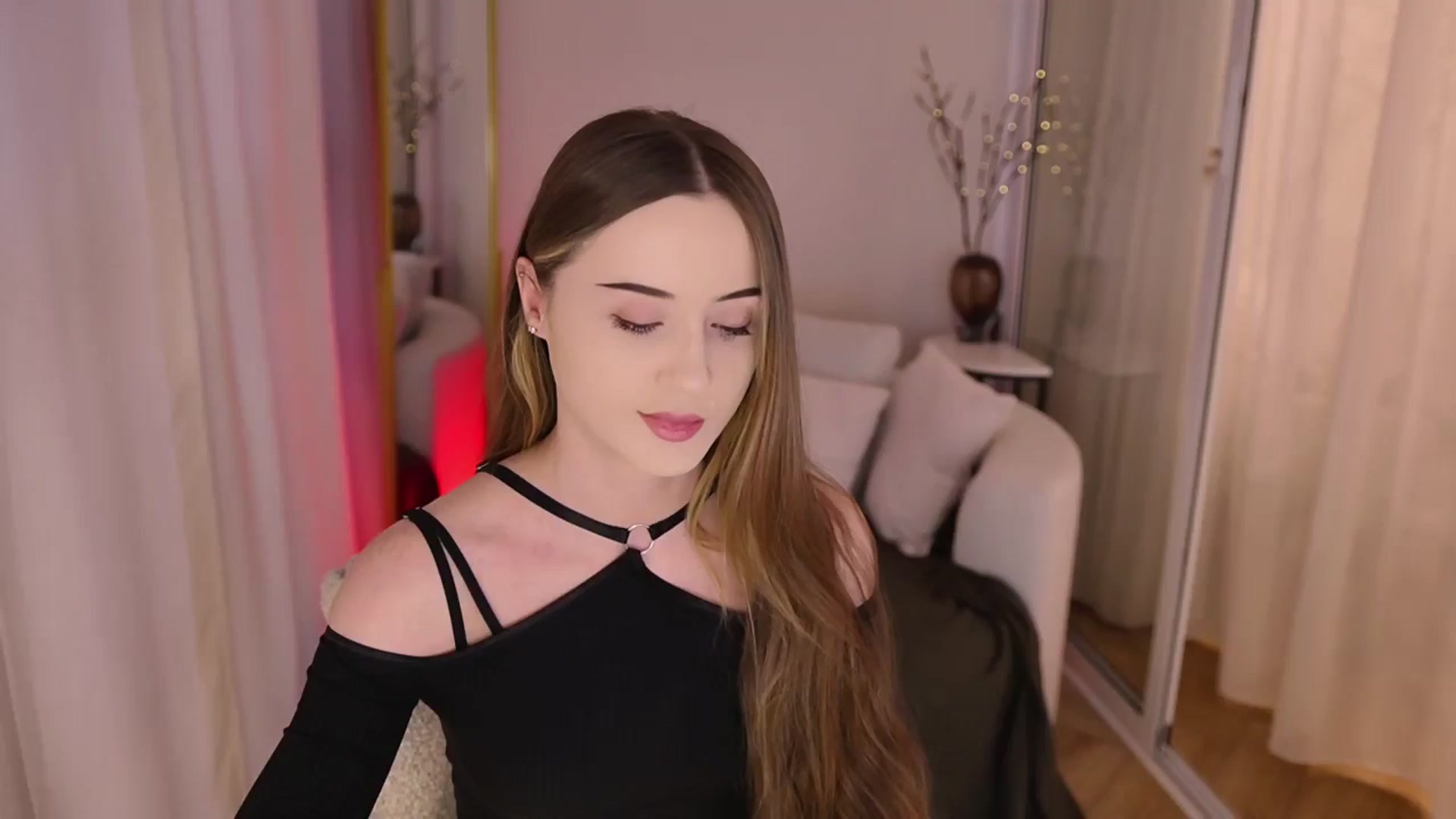 Gallery image thumbnail from Innocent_Soul's myfreecams stream on, 11/17/2025, 13:22 image 1 of 20
