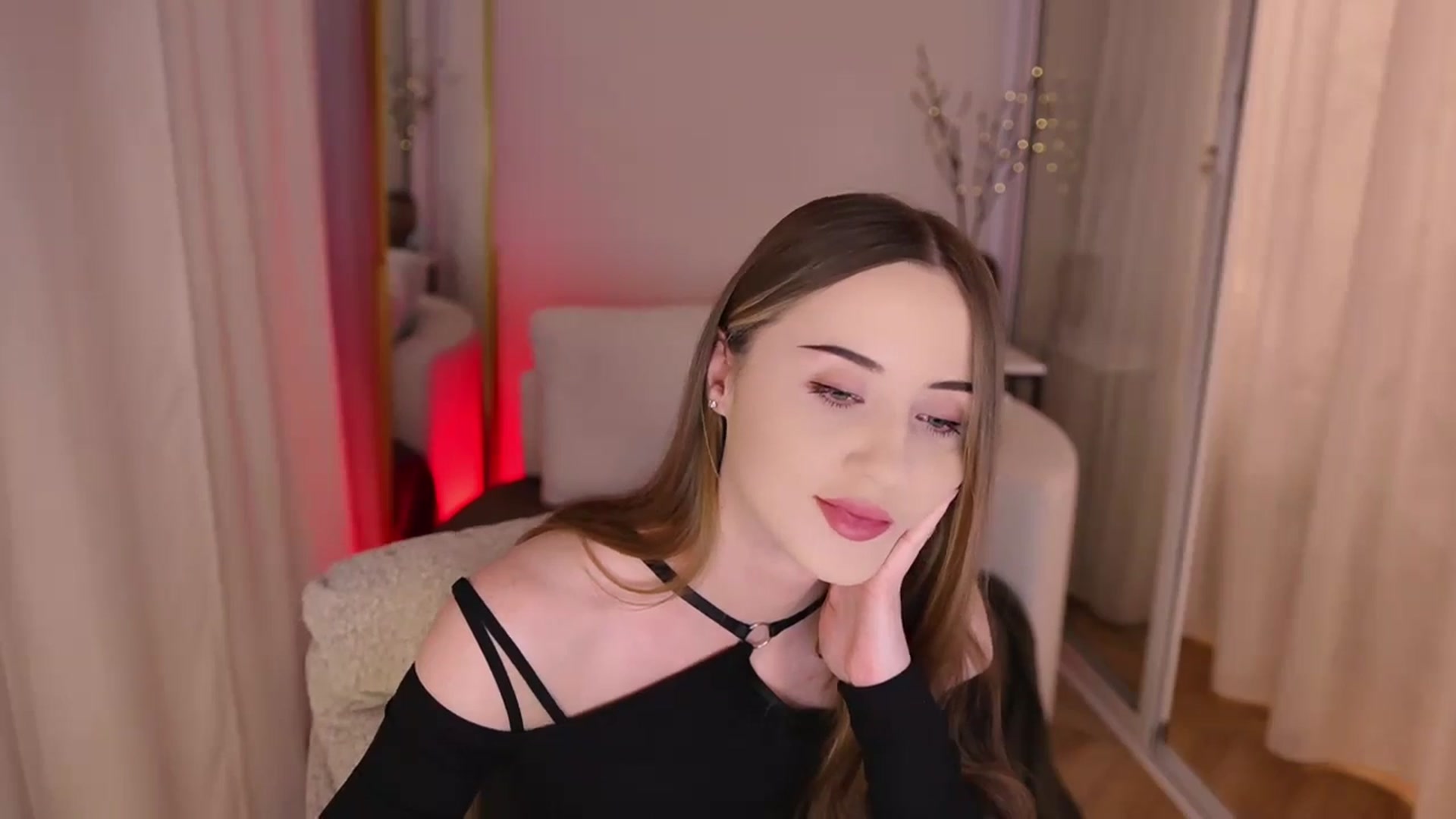 Gallery image thumbnail from Innocent_Soul's myfreecams stream on, 11/17/2025, 15:15 image 3 of 20