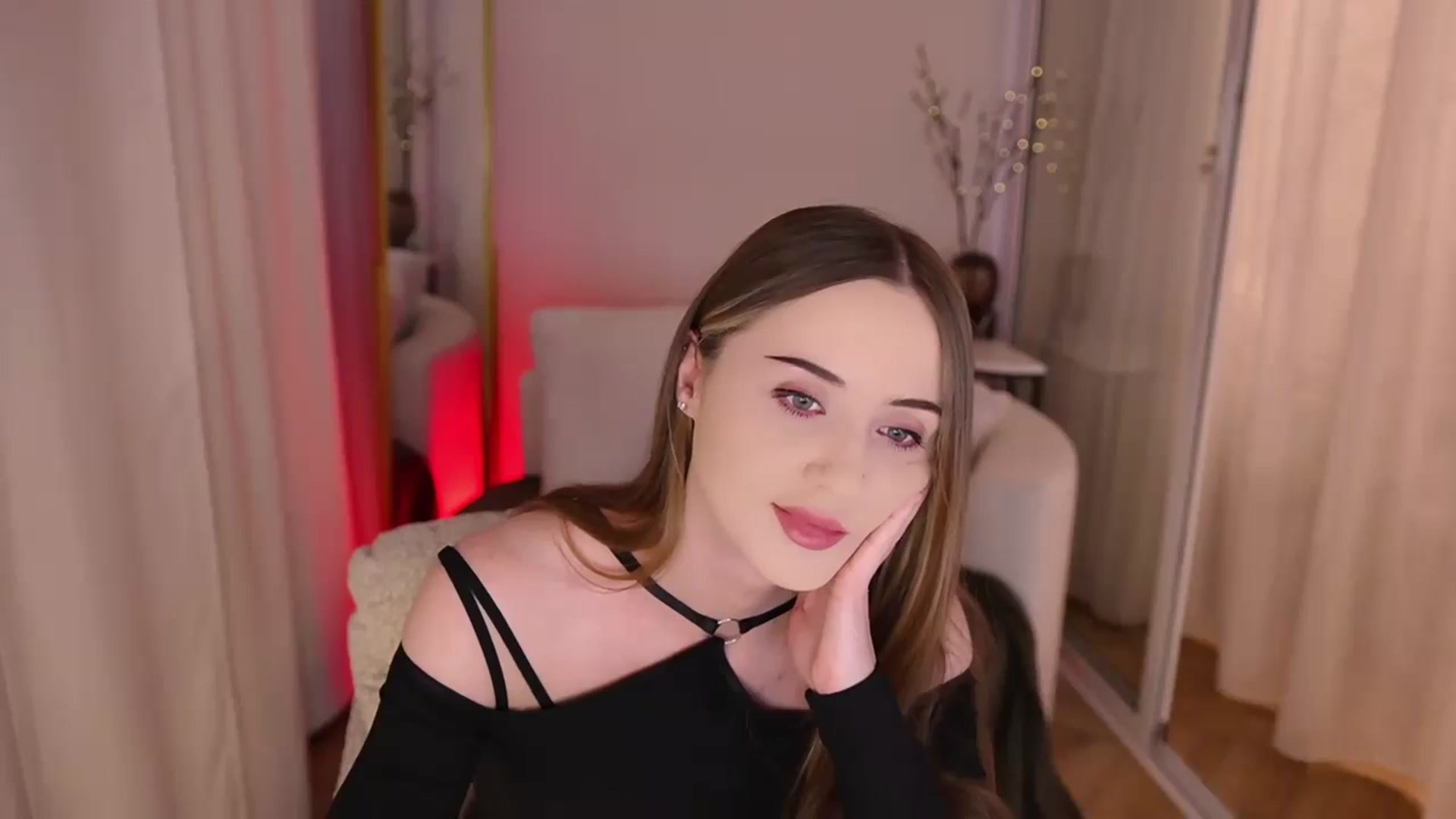 Gallery image thumbnail from Innocent_Soul's myfreecams stream on, 11/17/2025, 15:15 image 2 of 20