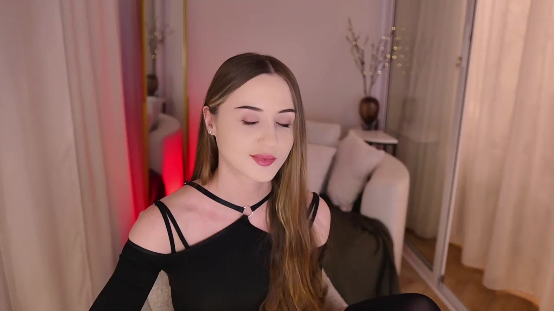 Gallery image thumbnail from Innocent_Soul's myfreecams stream on, 11/17/2025, 15:15 image 12 of 20