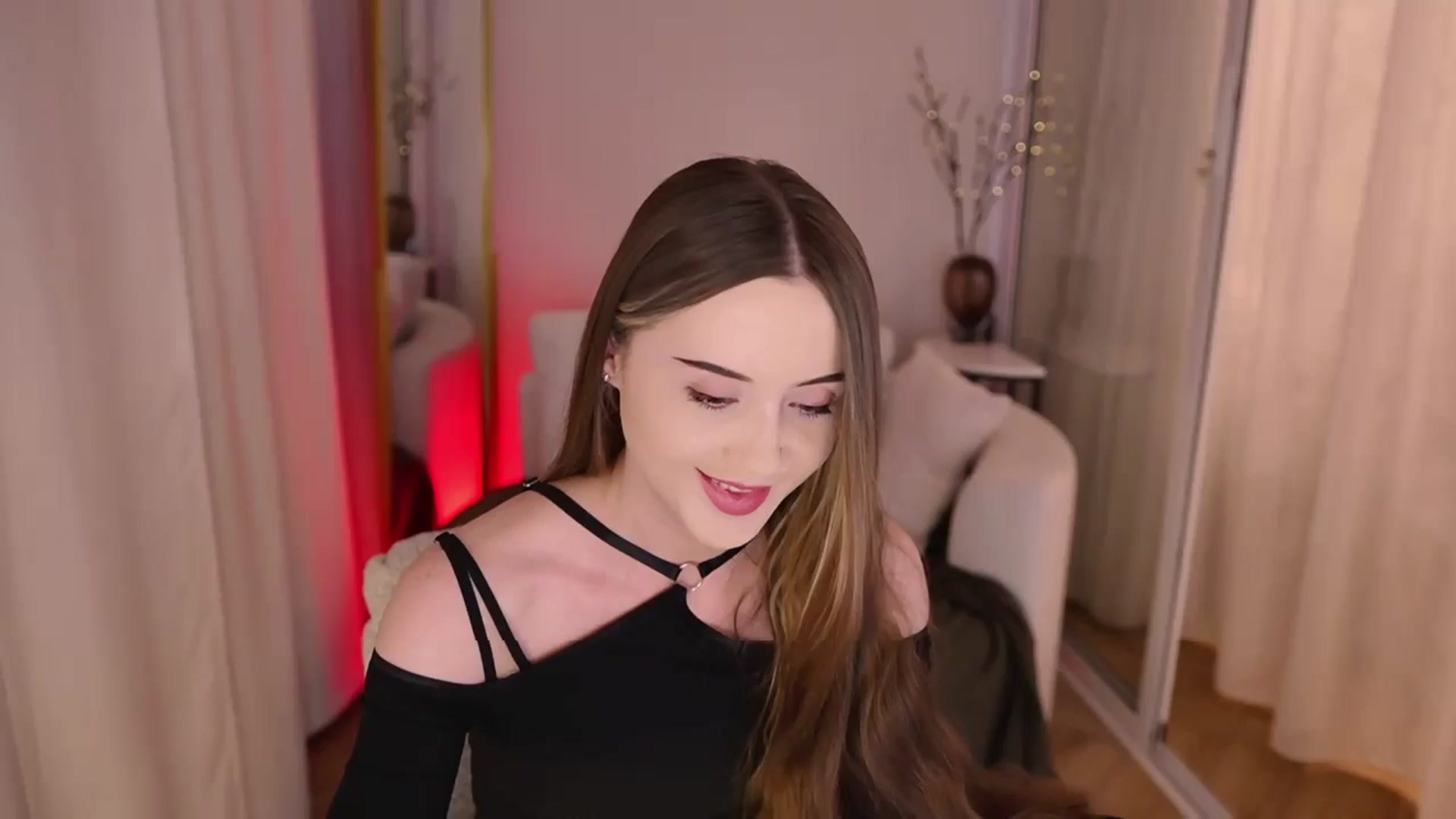 Gallery image thumbnail from Innocent_Soul's myfreecams stream on, 11/17/2025, 15:15 image 9 of 20