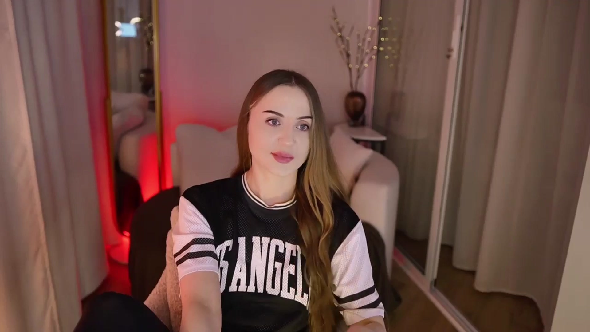 Gallery image thumbnail from Innocent_Soul's myfreecams stream on, 11/18/2025, 16:11 image 20 of 20