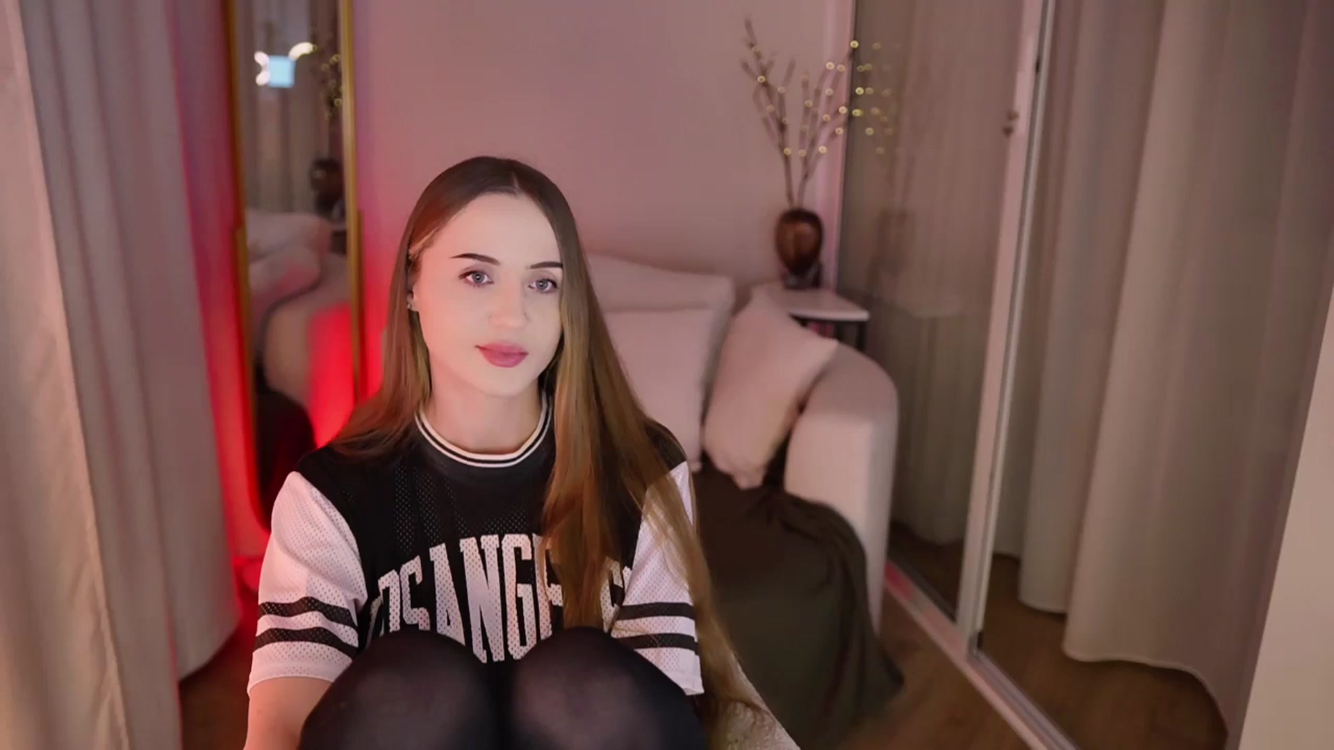 Gallery image thumbnail from Innocent_Soul's myfreecams stream on, 11/18/2025, 17:48 image 18 of 20