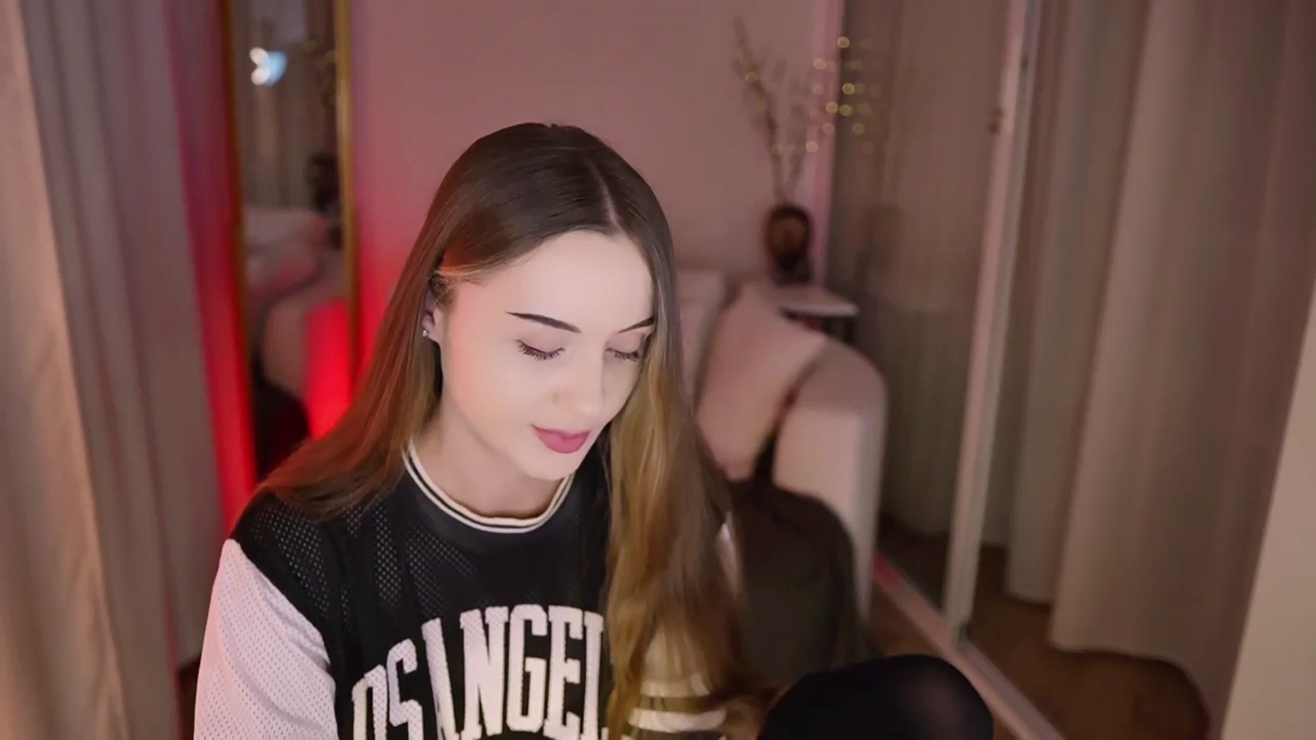 Gallery image thumbnail from Innocent_Soul's myfreecams stream on, 11/18/2025, 17:48 image 16 of 20