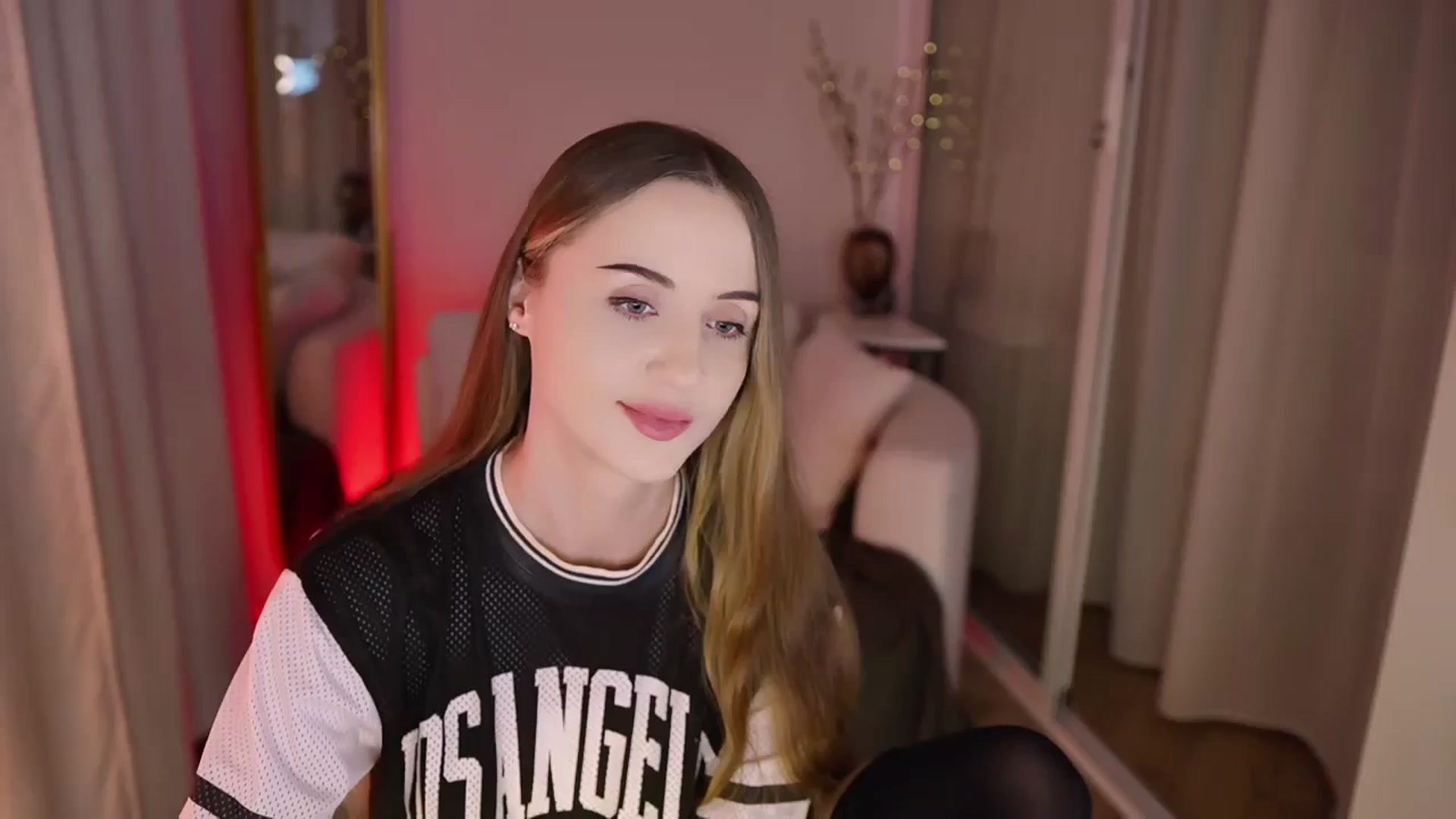 Gallery image thumbnail from Innocent_Soul's myfreecams stream on, 11/18/2025, 17:48 image 14 of 20