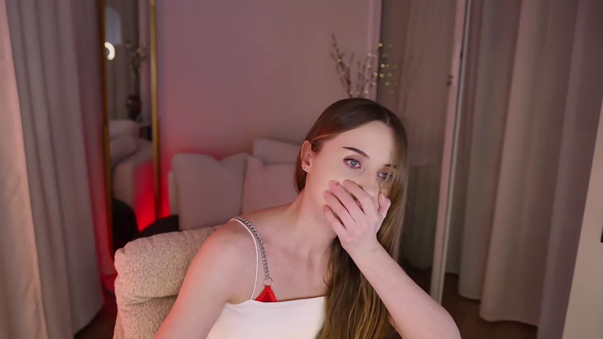 Gallery image thumbnail from Innocent_Soul's myfreecams stream on, 11/19/2025, 18:13 image 16 of 20