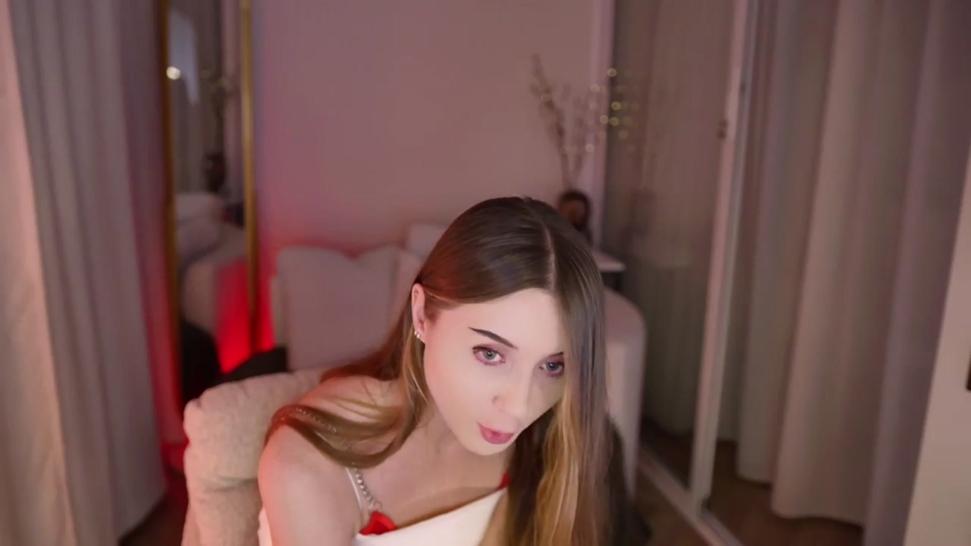 Gallery image thumbnail from Innocent_Soul's myfreecams stream on, 11/19/2025, 18:13 image 14 of 20