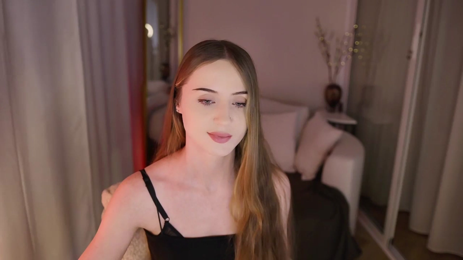 Gallery image thumbnail from Innocent_Soul's myfreecams stream on, 11/20/2025, 16:36 image 14 of 20