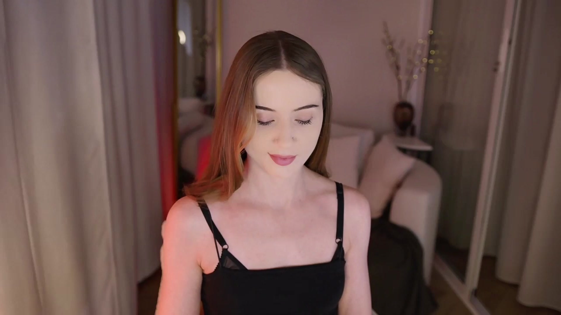 Gallery image thumbnail from Innocent_Soul's myfreecams stream on, 11/20/2025, 16:36 image 11 of 20