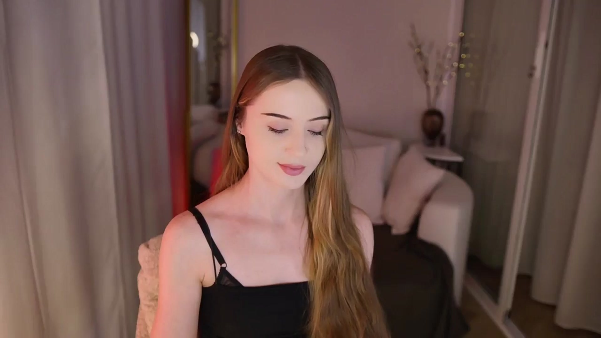 Gallery image thumbnail from Innocent_Soul's myfreecams stream on, 11/20/2025, 16:36 image 16 of 20