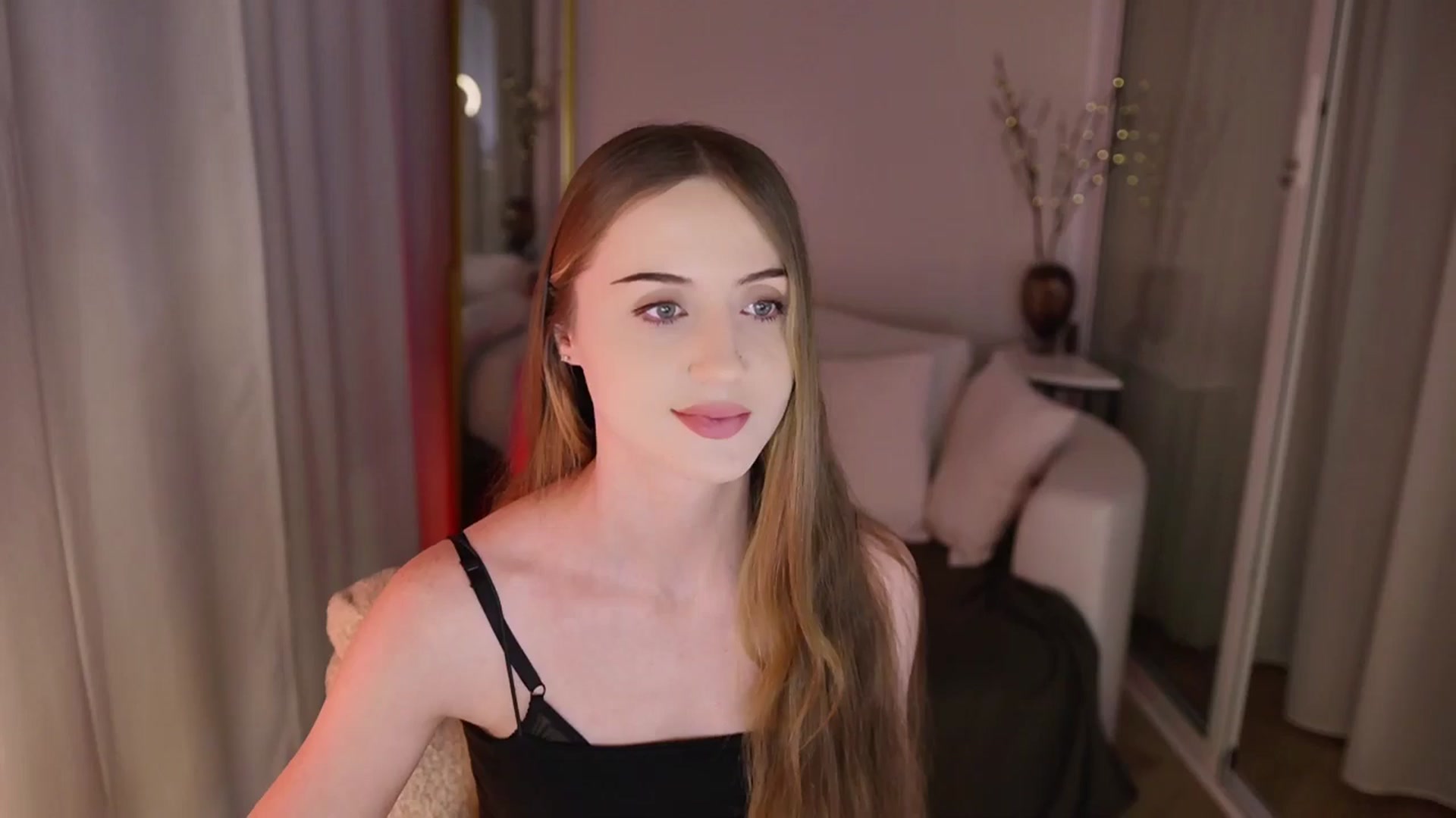 Gallery image thumbnail from Innocent_Soul's myfreecams stream on, 11/20/2025, 16:36 image 13 of 20