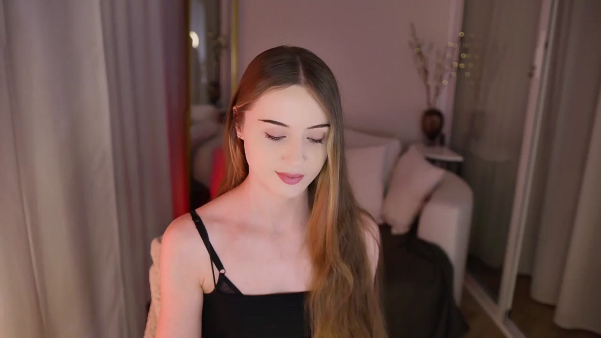 Gallery image thumbnail from Innocent_Soul's myfreecams stream on, 11/20/2025, 16:36 image 12 of 20