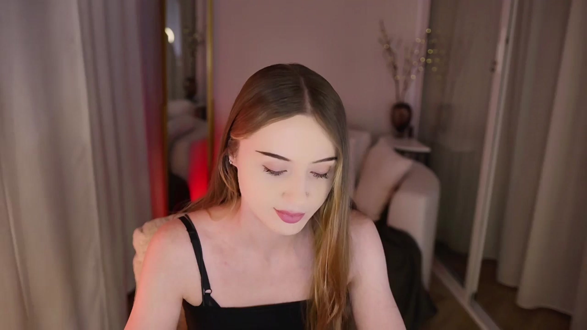 Gallery image thumbnail from Innocent_Soul's myfreecams stream on, 11/20/2025, 18:24 image 4 of 20