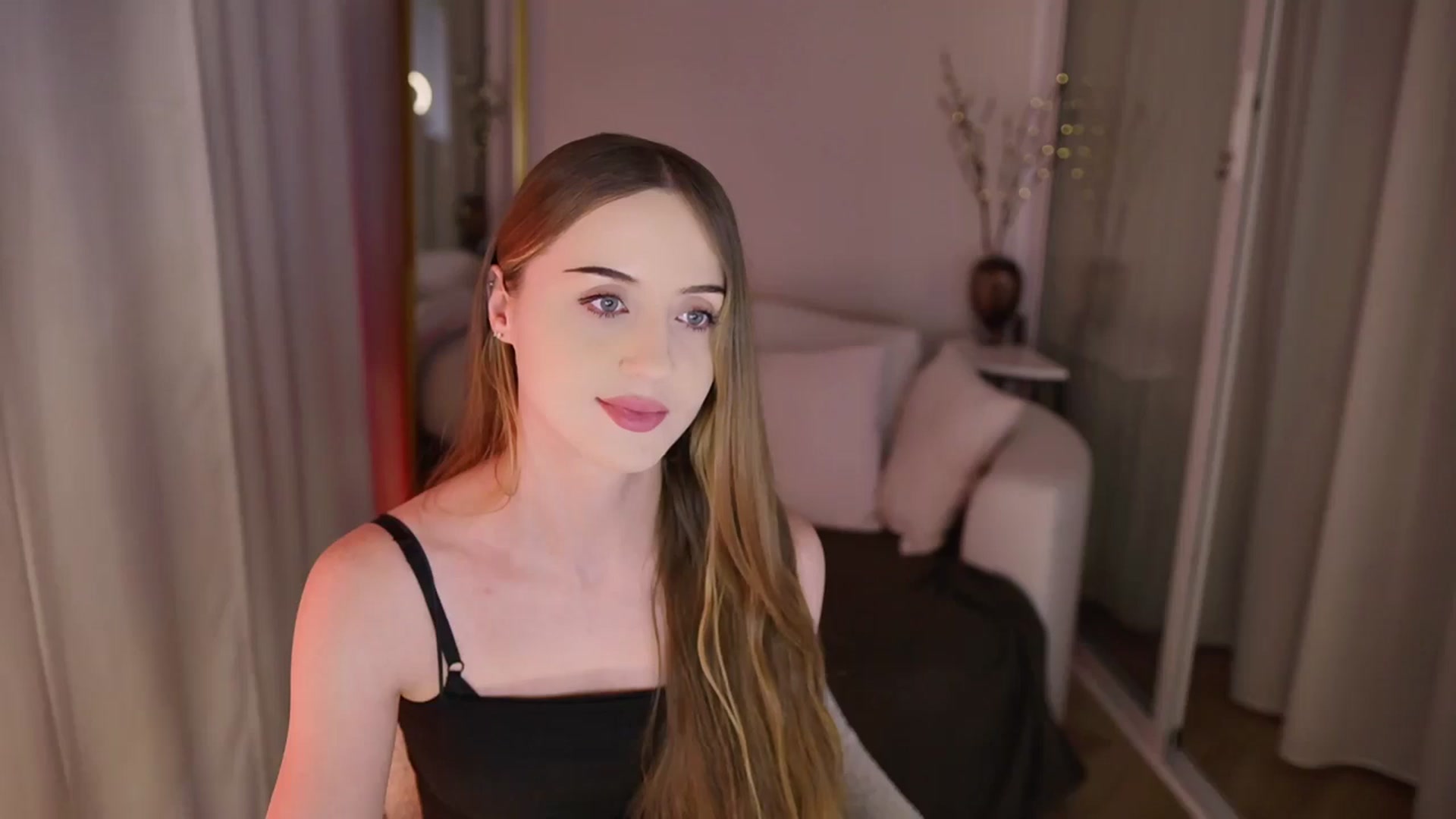 Gallery image thumbnail from Innocent_Soul's myfreecams stream on, 11/20/2025, 18:24 image 11 of 20