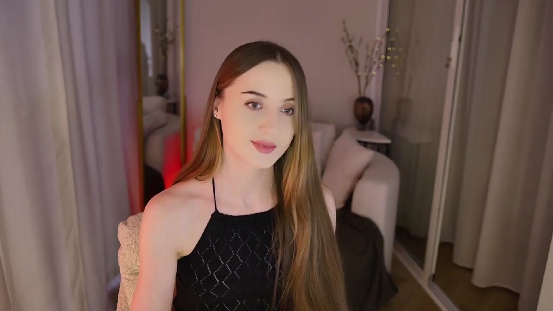 Gallery image thumbnail from Innocent_Soul's myfreecams stream on, 11/21/2025, 12:31 image 17 of 20