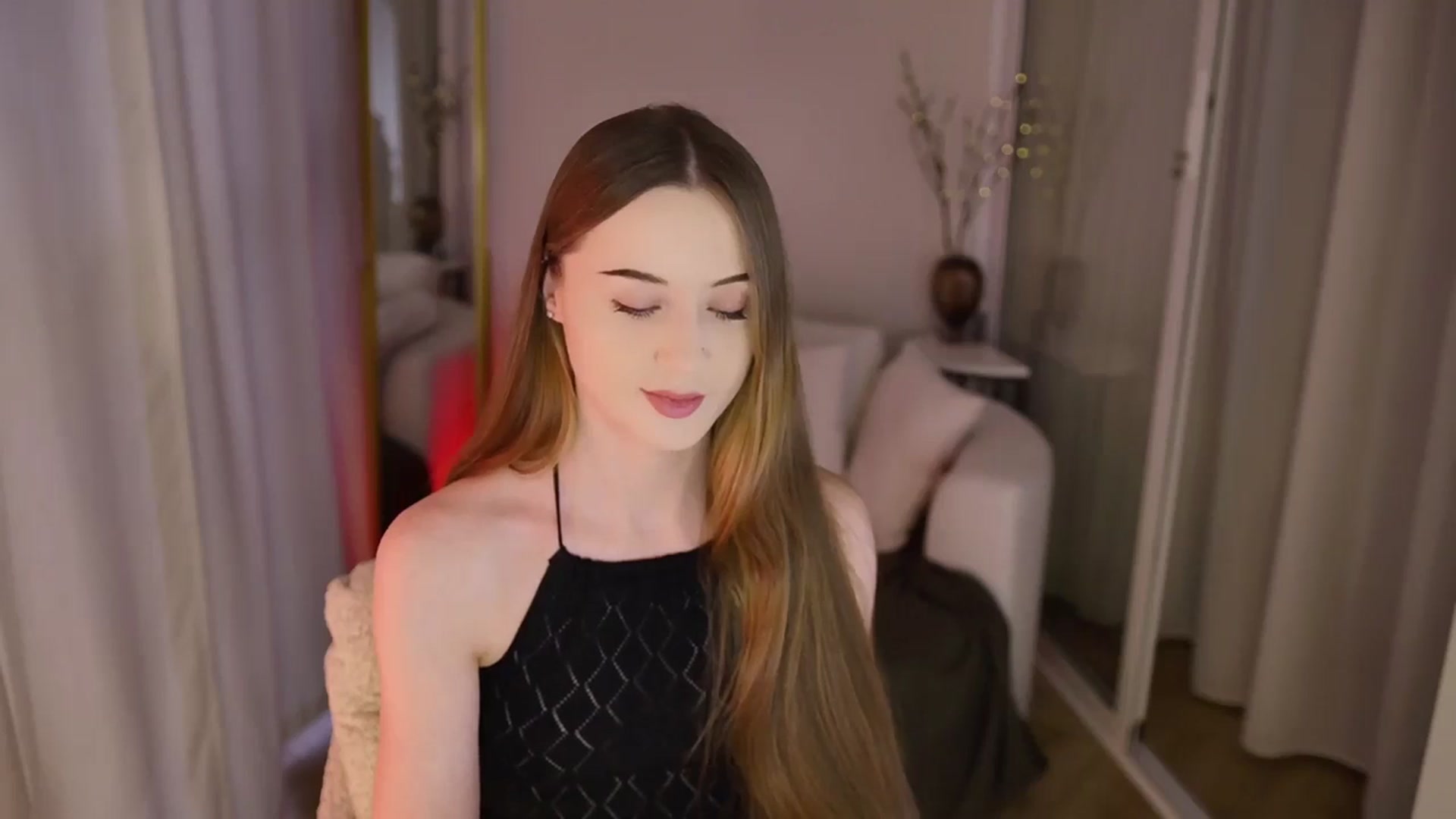 Gallery image thumbnail from Innocent_Soul's myfreecams stream on, 11/21/2025, 12:31 image 10 of 20