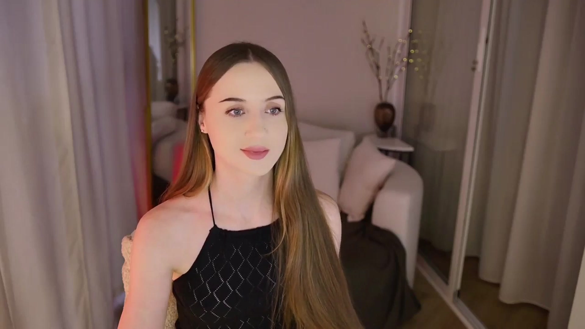 Gallery image thumbnail from Innocent_Soul's myfreecams stream on, 11/21/2025, 12:31 image 18 of 20