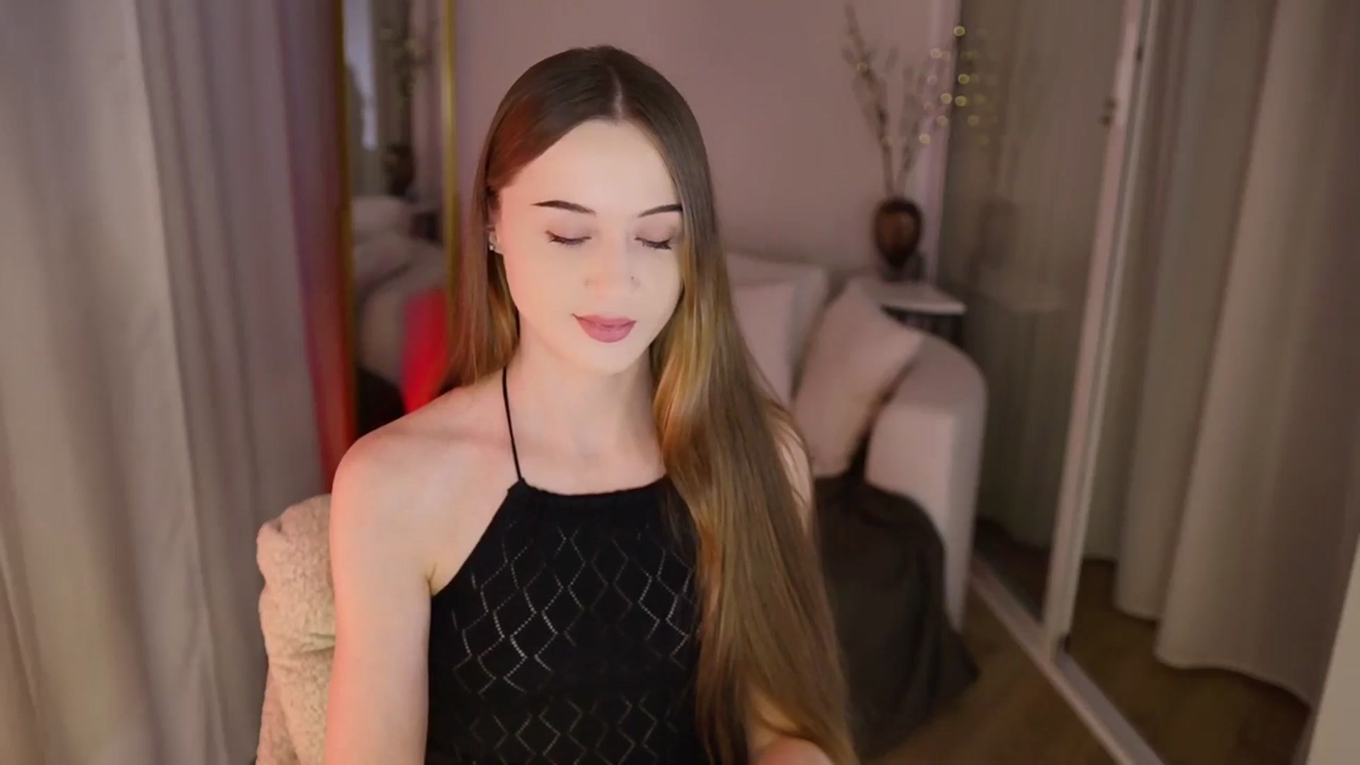 Gallery image thumbnail from Innocent_Soul's myfreecams stream on, 11/21/2025, 13:23 image 17 of 20