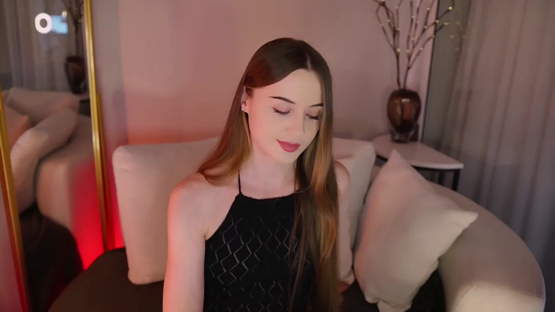 Gallery image thumbnail from Innocent_Soul's myfreecams stream on, 11/21/2025, 18:21 image 14 of 20