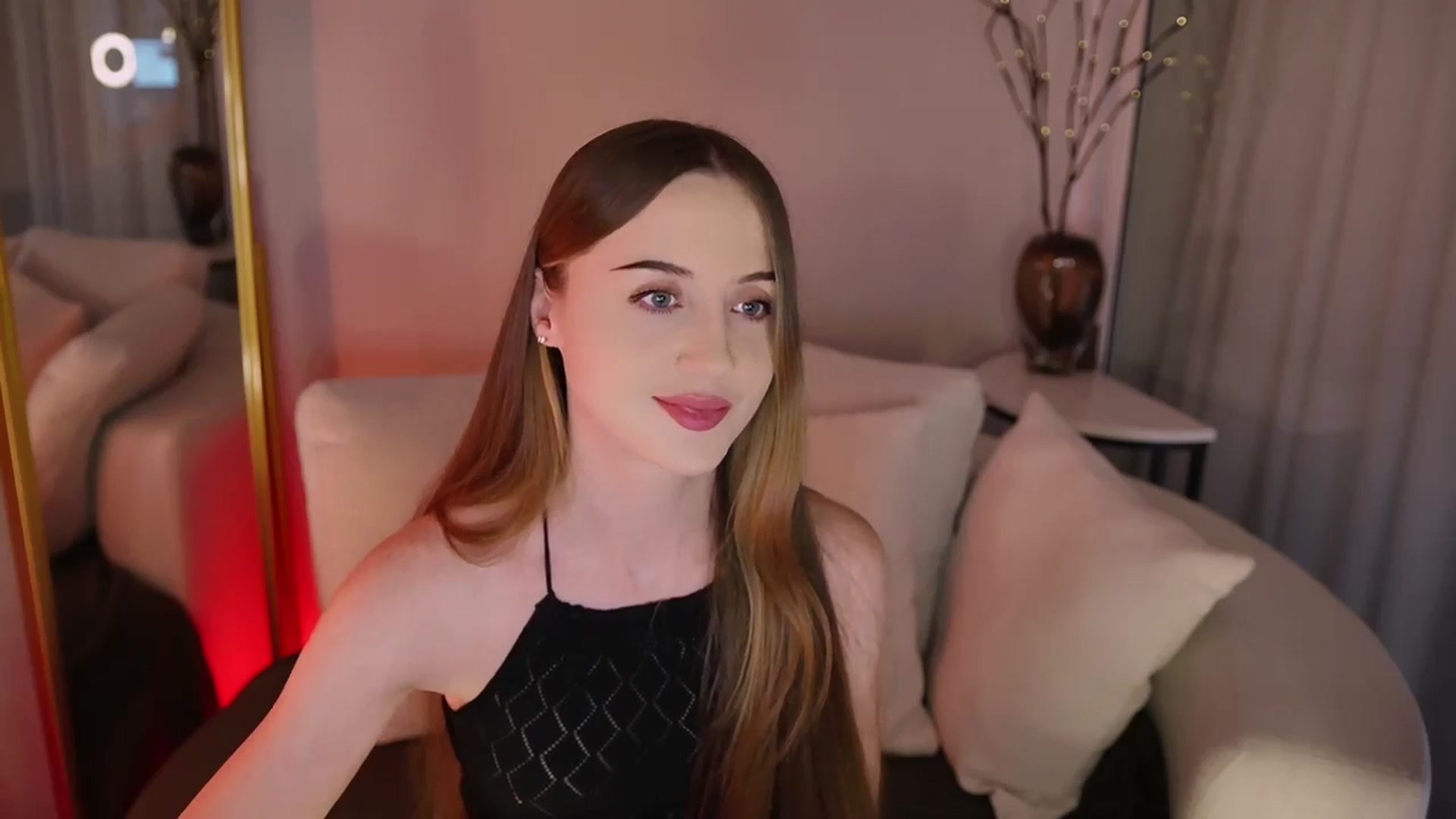 Gallery image thumbnail from Innocent_Soul's myfreecams stream on, 11/21/2025, 18:21 image 12 of 20