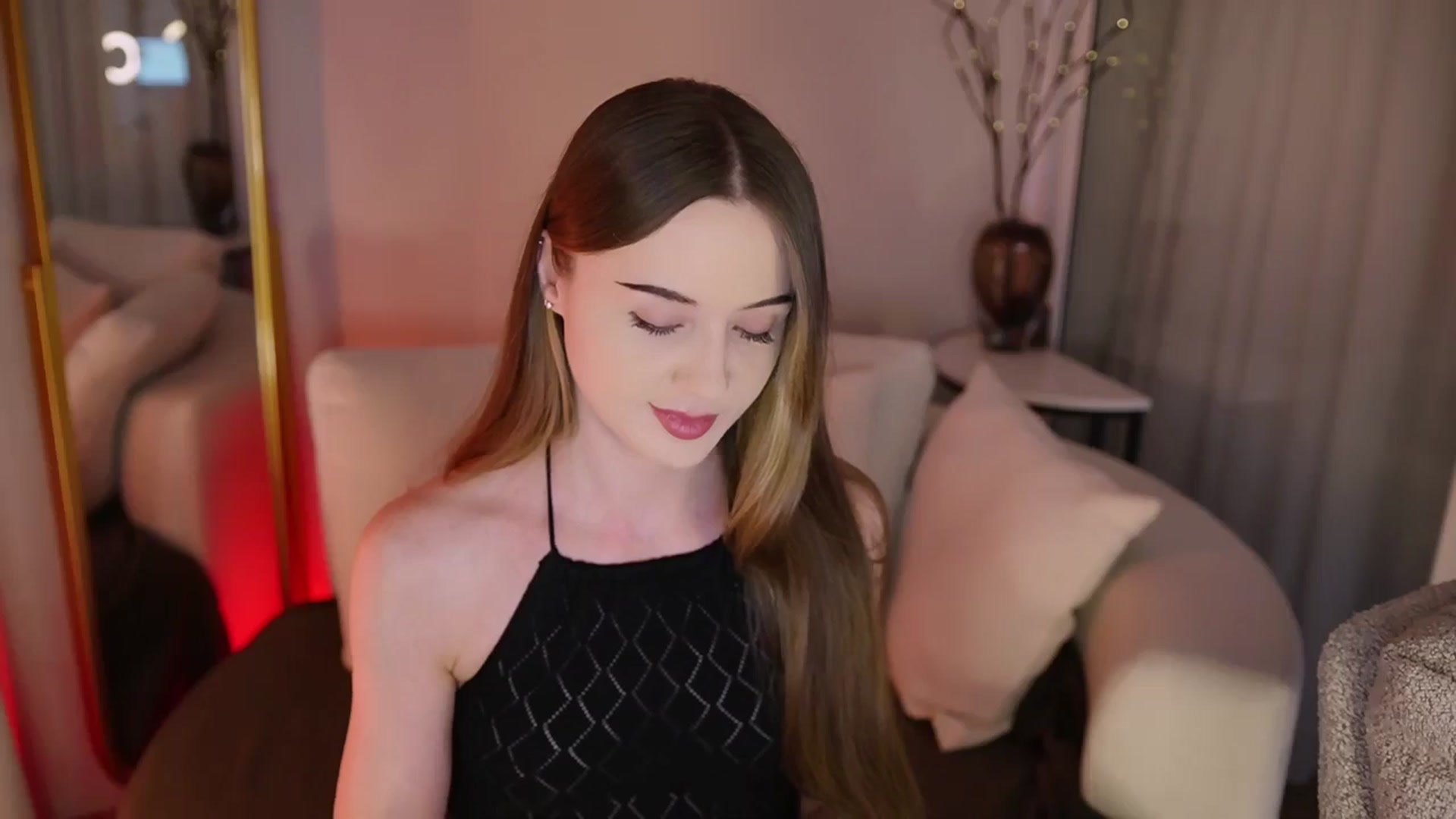 Gallery image thumbnail from Innocent_Soul's myfreecams stream on, 11/21/2025, 18:21 image 2 of 20