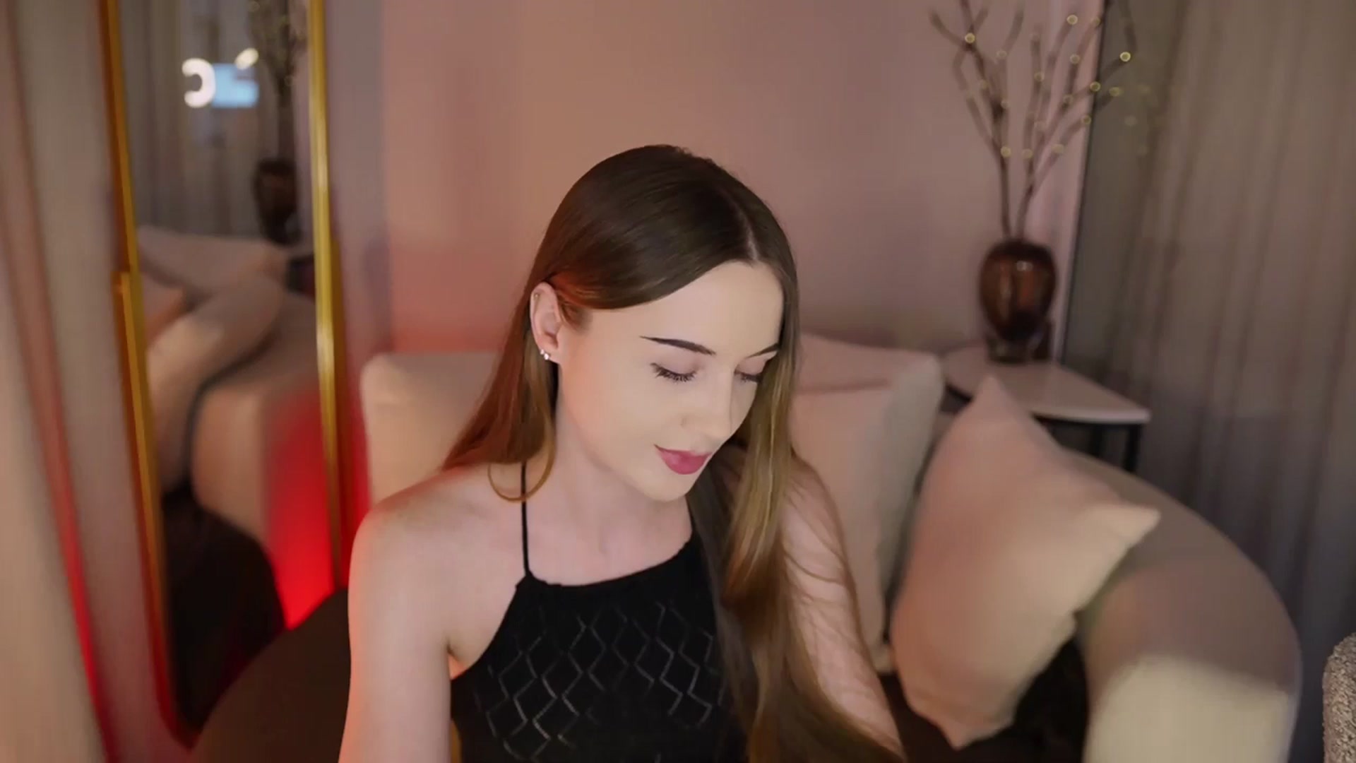 Gallery image thumbnail from Innocent_Soul's myfreecams stream on, 11/21/2025, 19:02 image 18 of 20