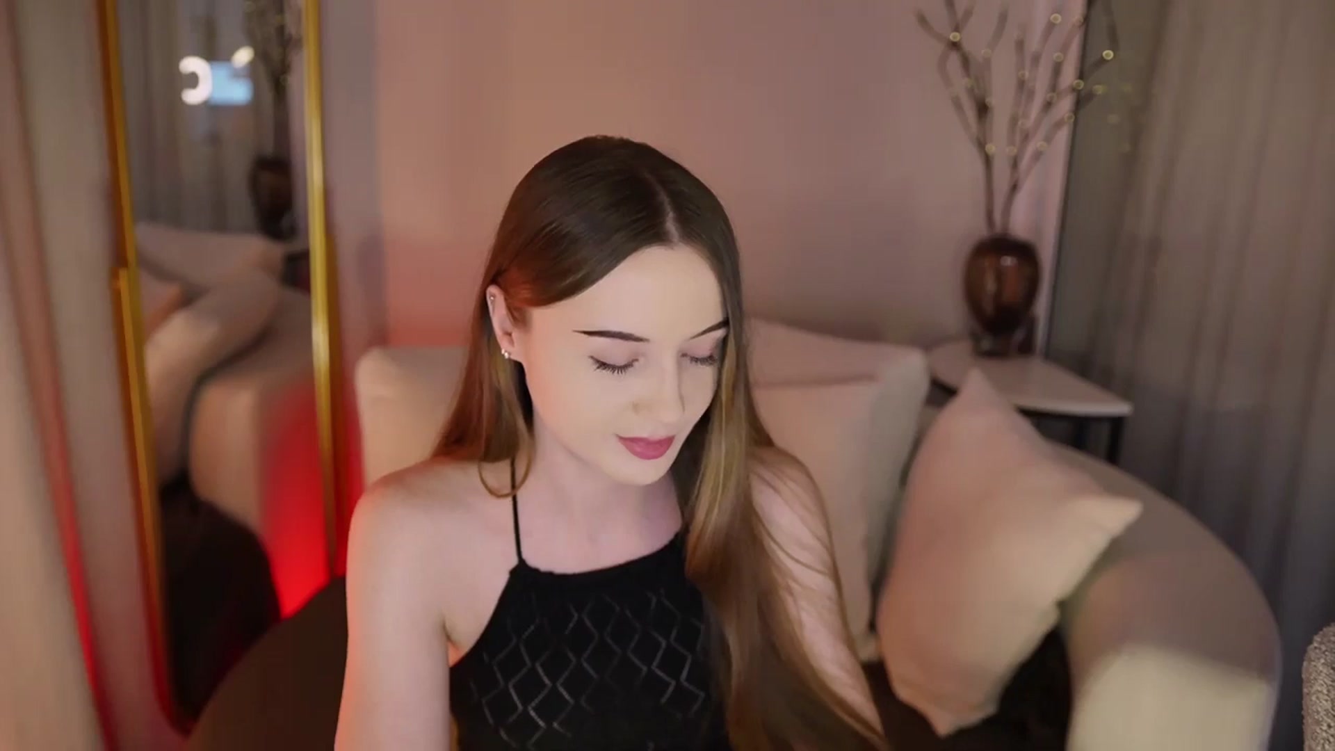 Gallery image thumbnail from Innocent_Soul's myfreecams stream on, 11/21/2025, 19:02 image 17 of 20