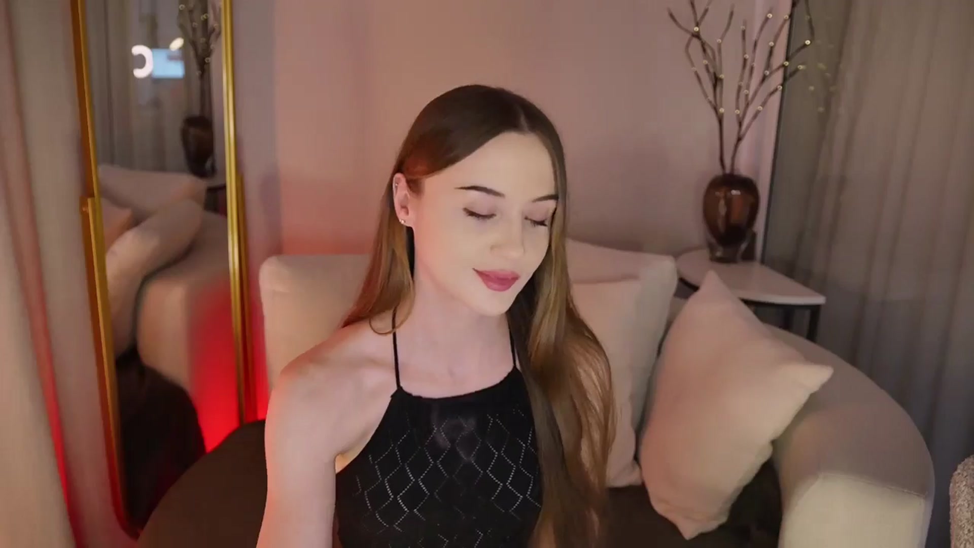 Gallery image thumbnail from Innocent_Soul's myfreecams stream on, 11/21/2025, 19:02 image 7 of 20