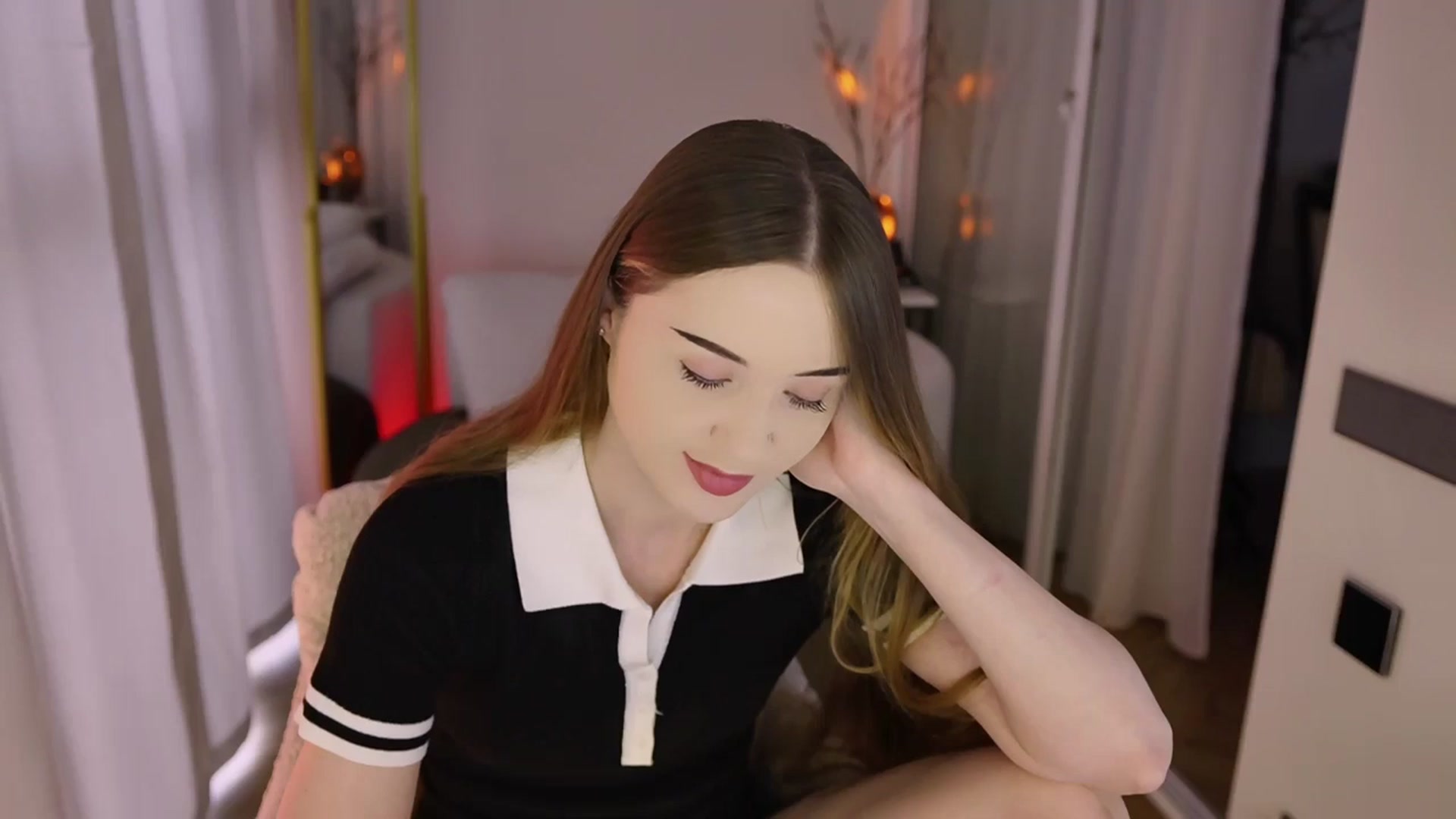 Gallery image thumbnail from Innocent_Soul's myfreecams stream on, 11/27/2025, 08:19 image 4 of 20