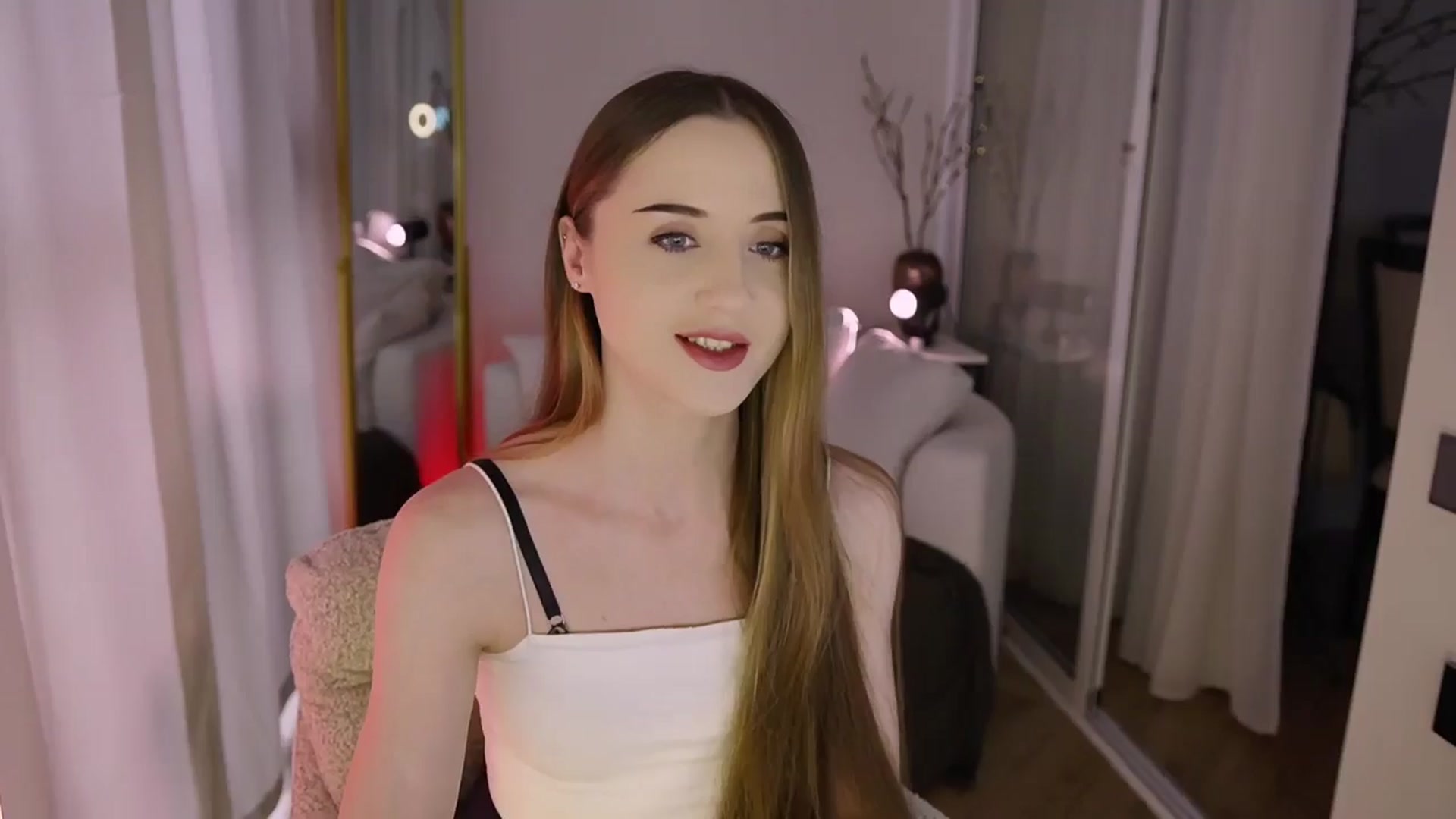 Gallery image thumbnail from Innocent_Soul's myfreecams stream on, 12/02/2025, 10:29 image 7 of 20