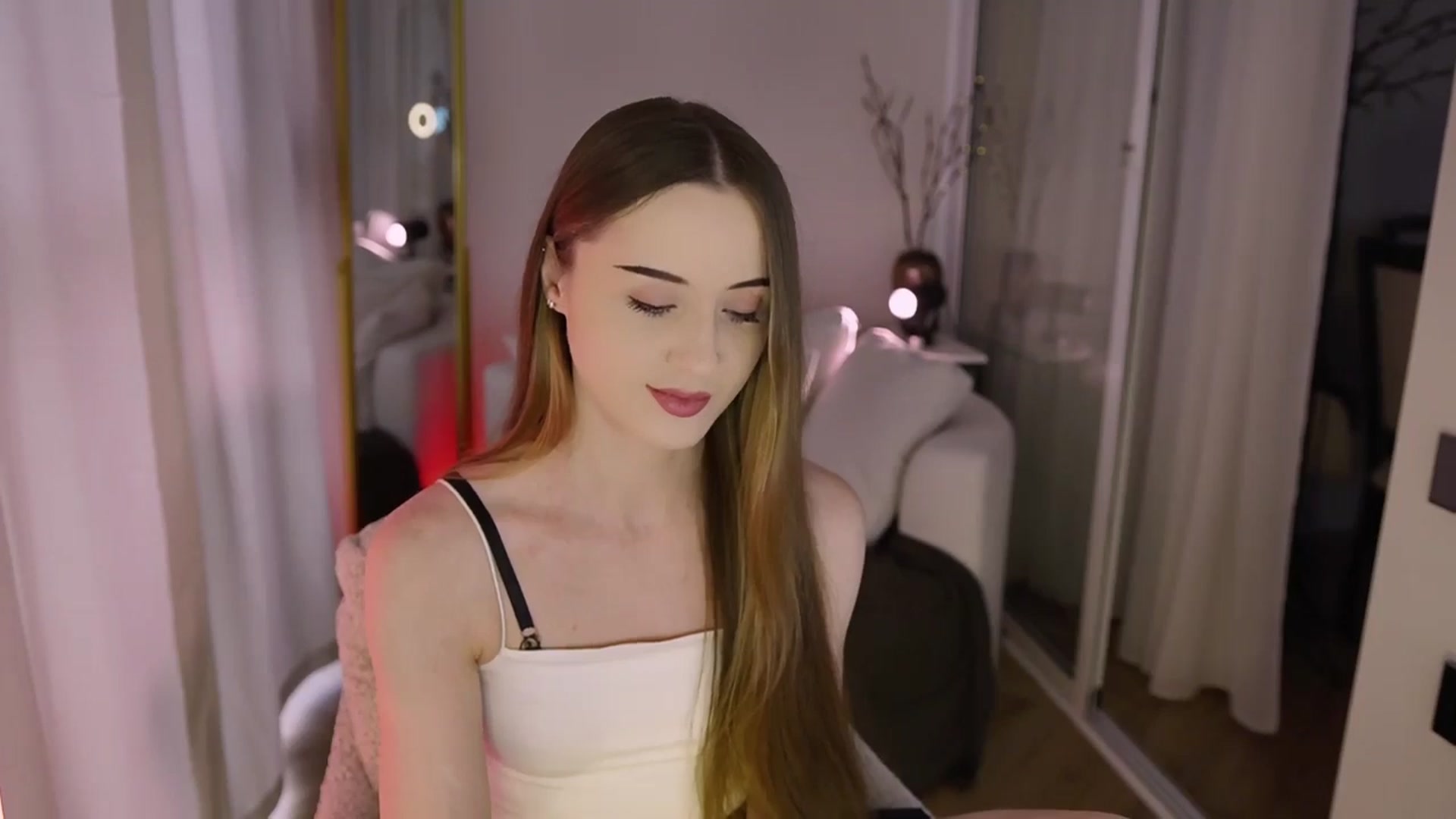 Gallery image thumbnail from Innocent_Soul's myfreecams stream on, 12/02/2025, 10:29 image 14 of 20