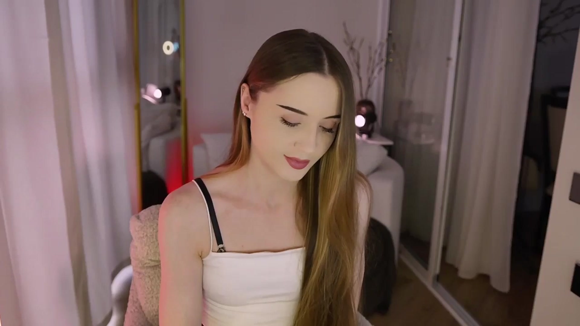 Gallery image thumbnail from Innocent_Soul's myfreecams stream on, 12/02/2025, 10:29 image 6 of 20