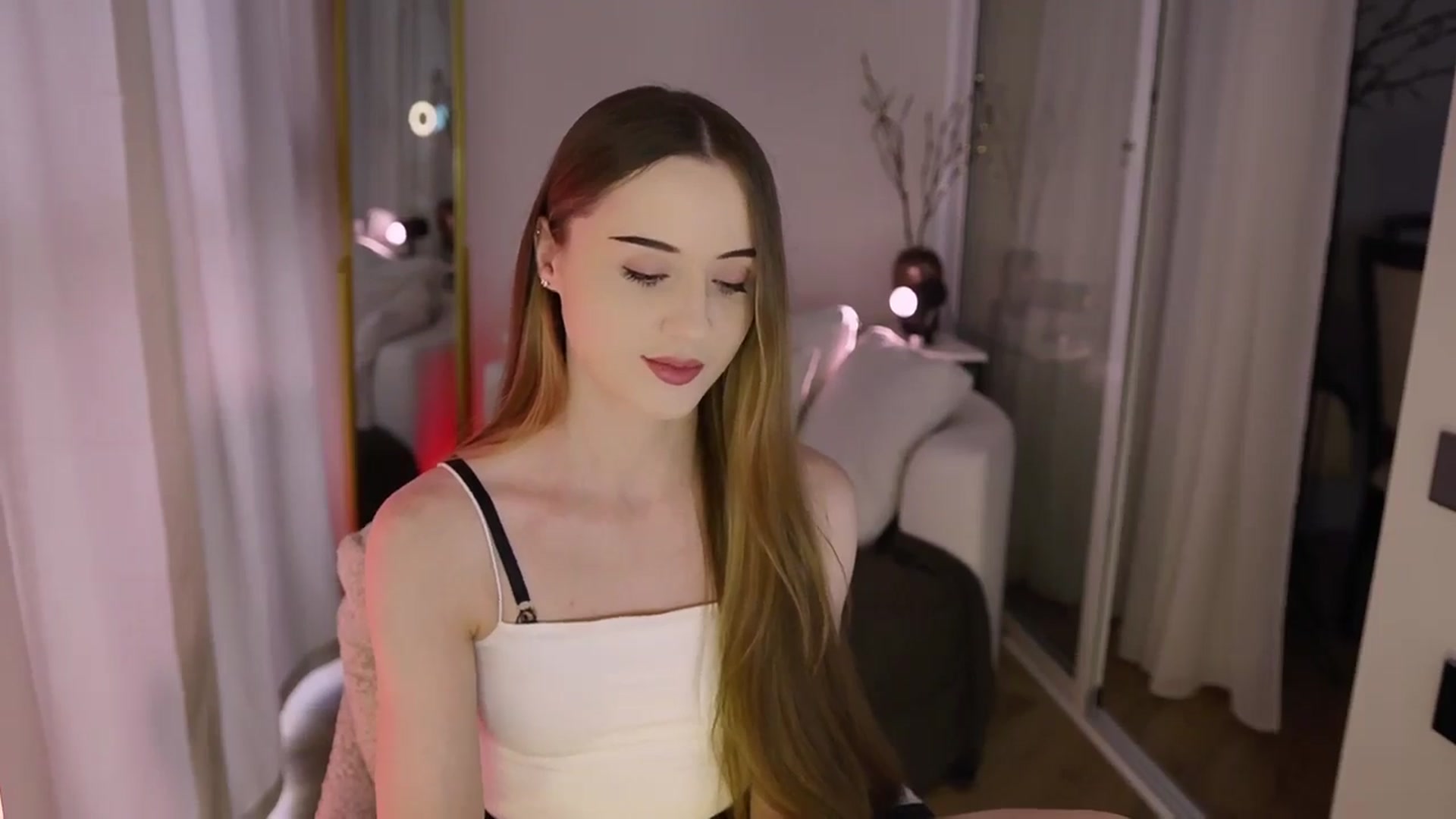 Gallery image thumbnail from Innocent_Soul's myfreecams stream on, 12/02/2025, 10:29 image 11 of 20