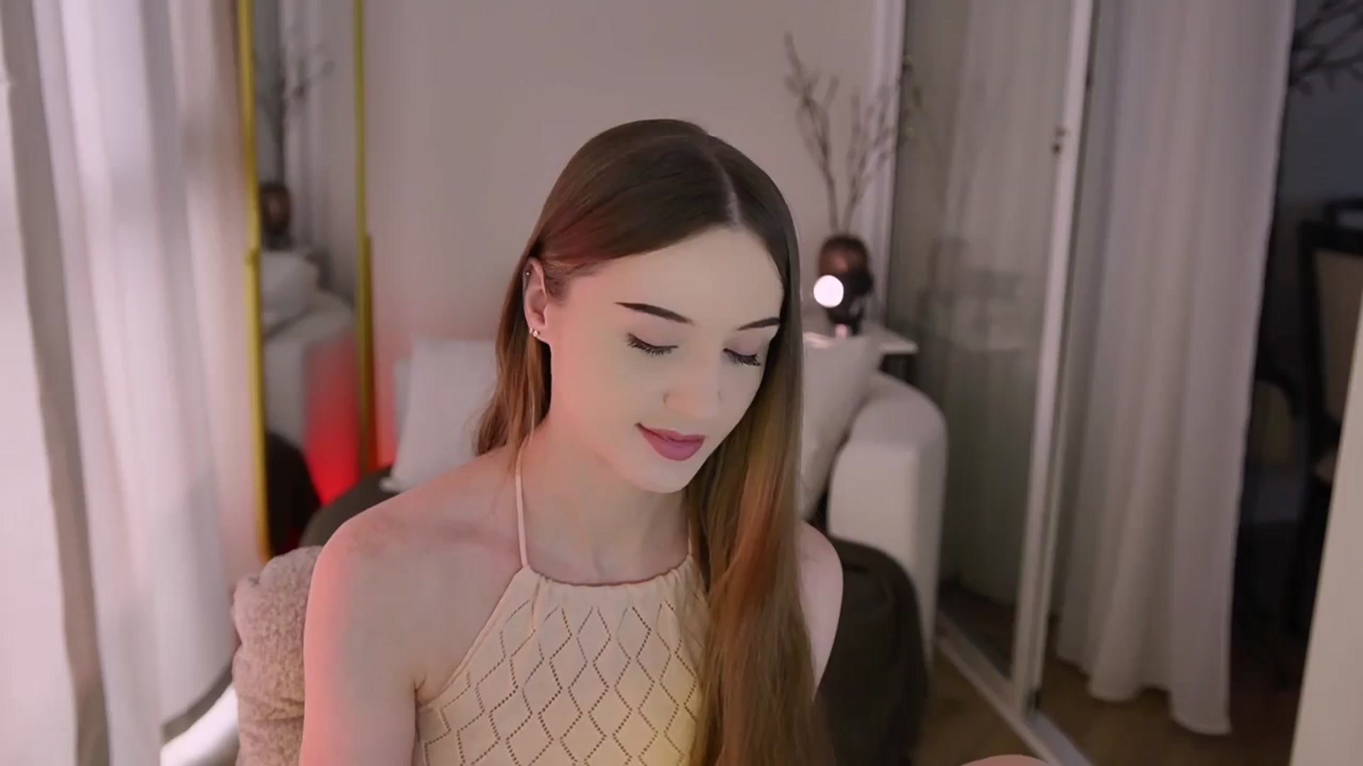 Gallery image thumbnail from Innocent_Soul's myfreecams stream on, 12/04/2025, 10:05 image 6 of 20