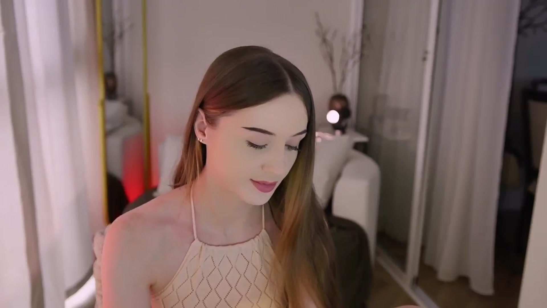 Gallery image thumbnail from Innocent_Soul's myfreecams stream on, 12/04/2025, 10:05 image 13 of 20