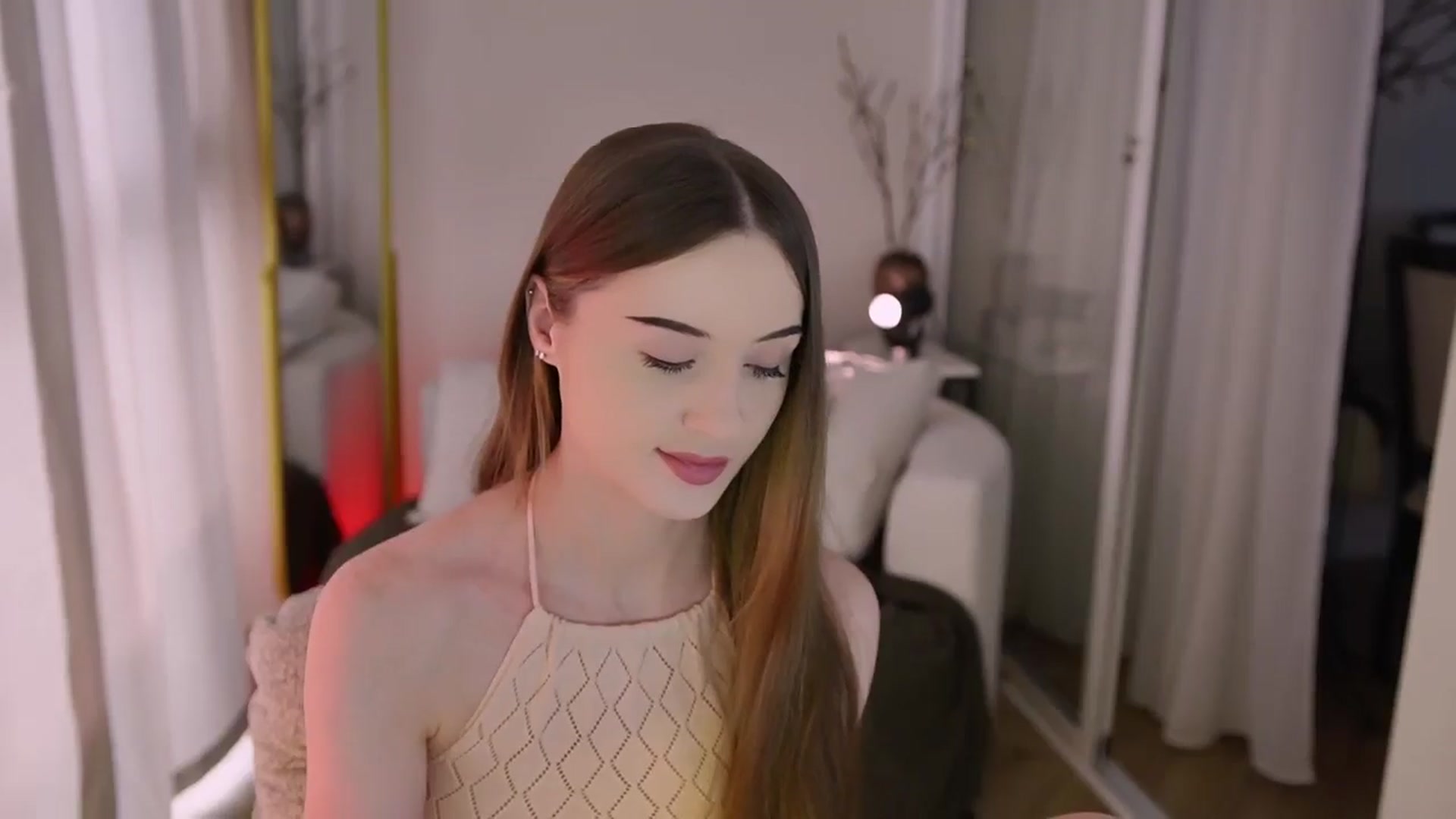 Gallery image thumbnail from Innocent_Soul's myfreecams stream on, 12/04/2025, 10:05 image 10 of 20