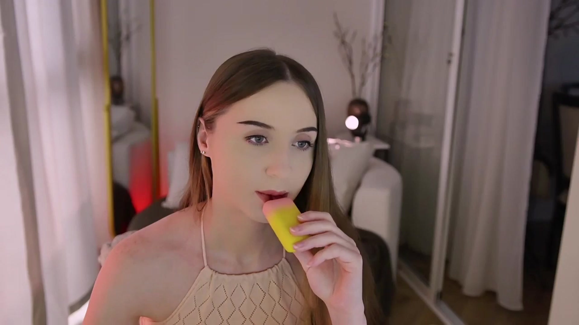 Gallery image thumbnail from Innocent_Soul's myfreecams stream on, 12/04/2025, 10:05 image 14 of 20