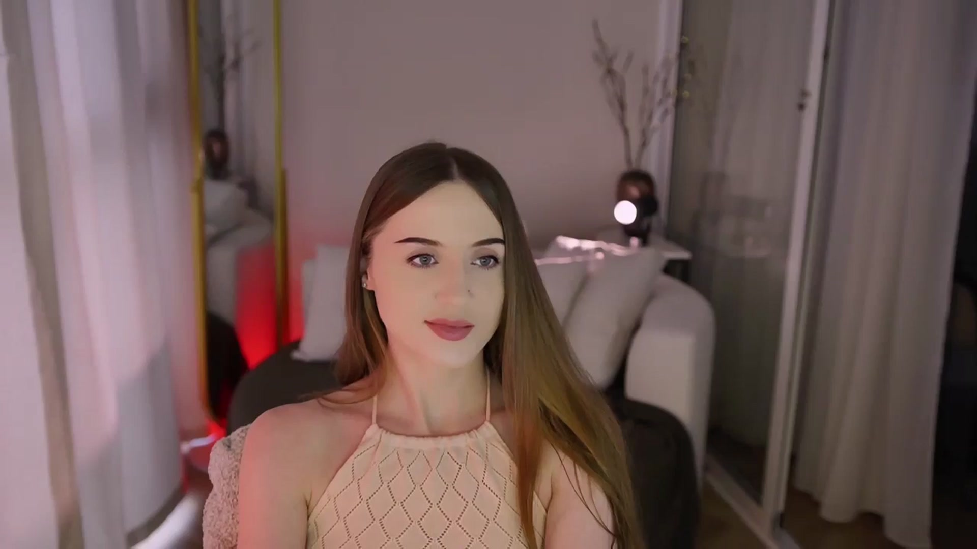 Gallery image thumbnail from Innocent_Soul's myfreecams stream on, 12/04/2025, 11:34 image 19 of 20