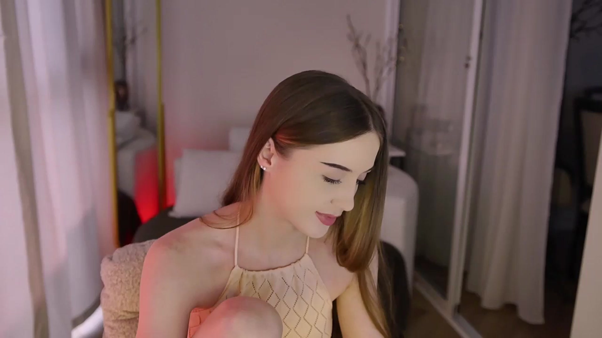 Gallery image thumbnail from Innocent_Soul's myfreecams stream on, 12/04/2025, 11:34 image 13 of 20