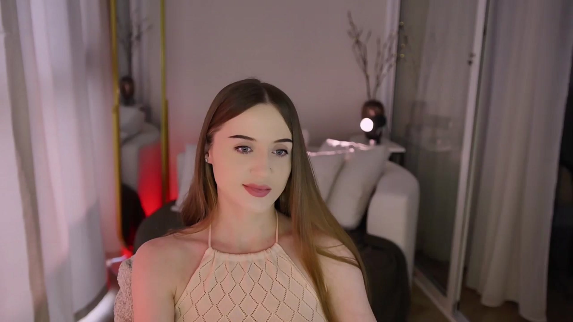Gallery image thumbnail from Innocent_Soul's myfreecams stream on, 12/04/2025, 11:34 image 17 of 20