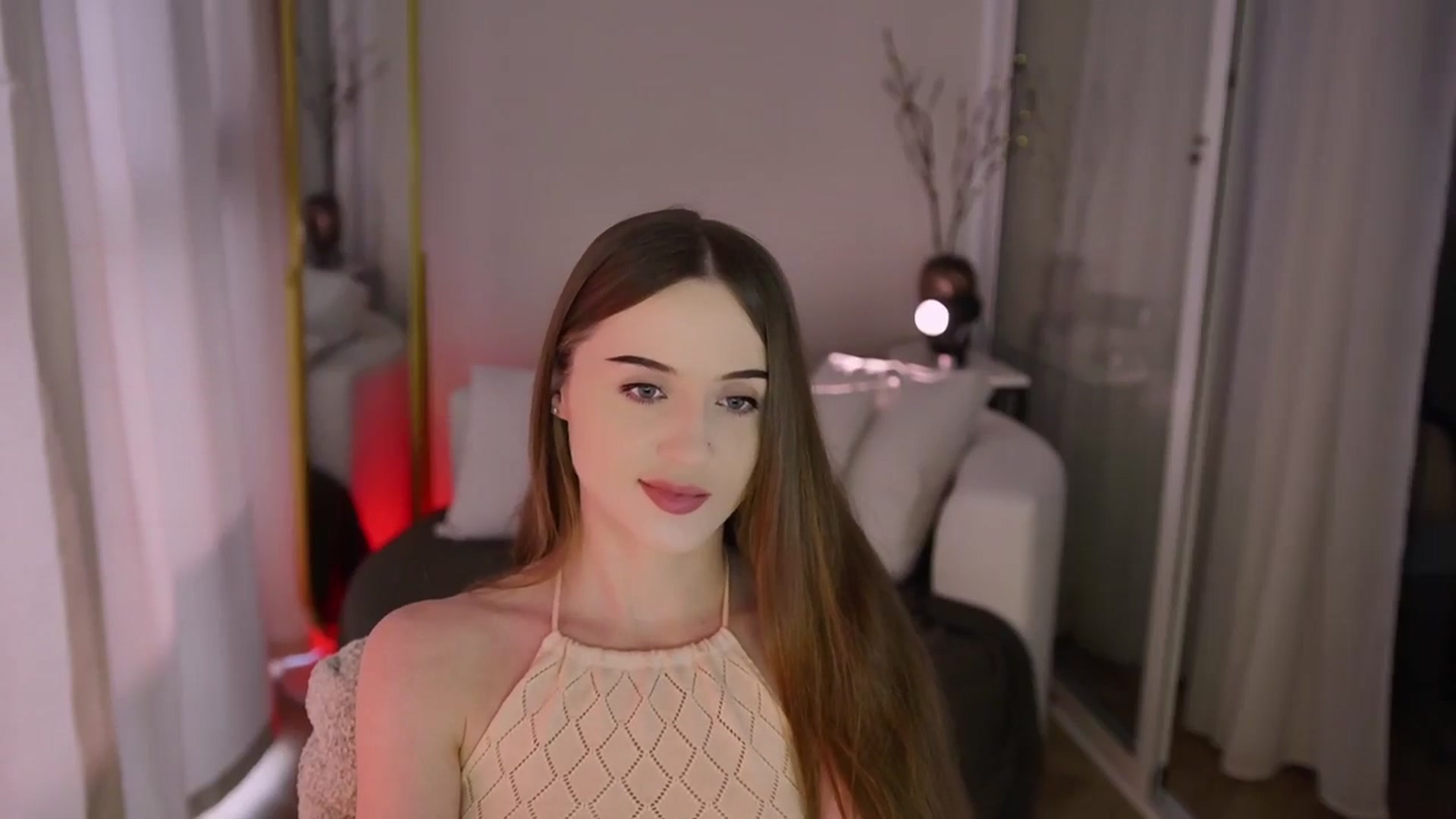 Gallery image thumbnail from Innocent_Soul's myfreecams stream on, 12/04/2025, 11:34 image 18 of 20