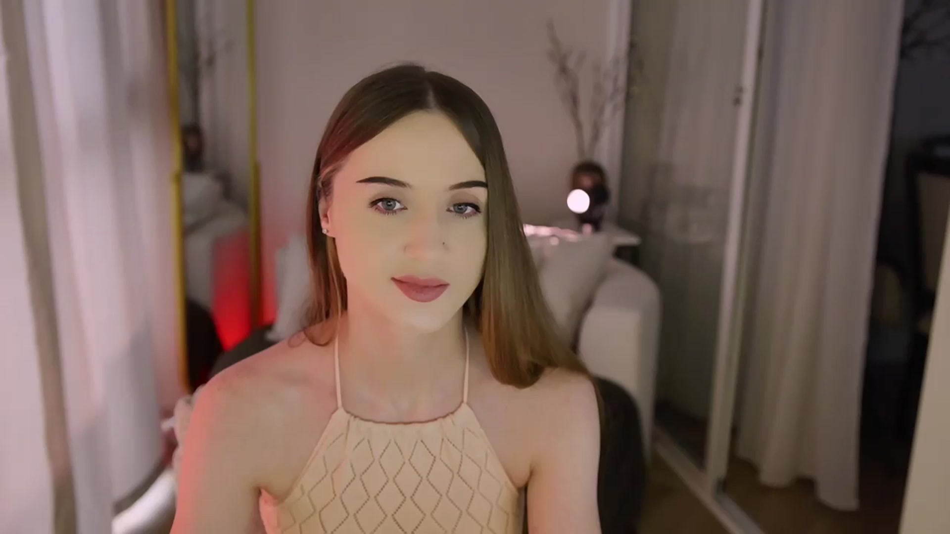 Gallery image thumbnail from Innocent_Soul's myfreecams stream on, 12/04/2025, 11:34 image 8 of 20