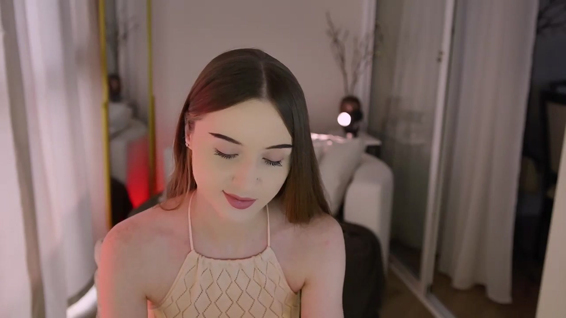 Gallery image thumbnail from Innocent_Soul's myfreecams stream on, 12/04/2025, 11:34 image 2 of 20