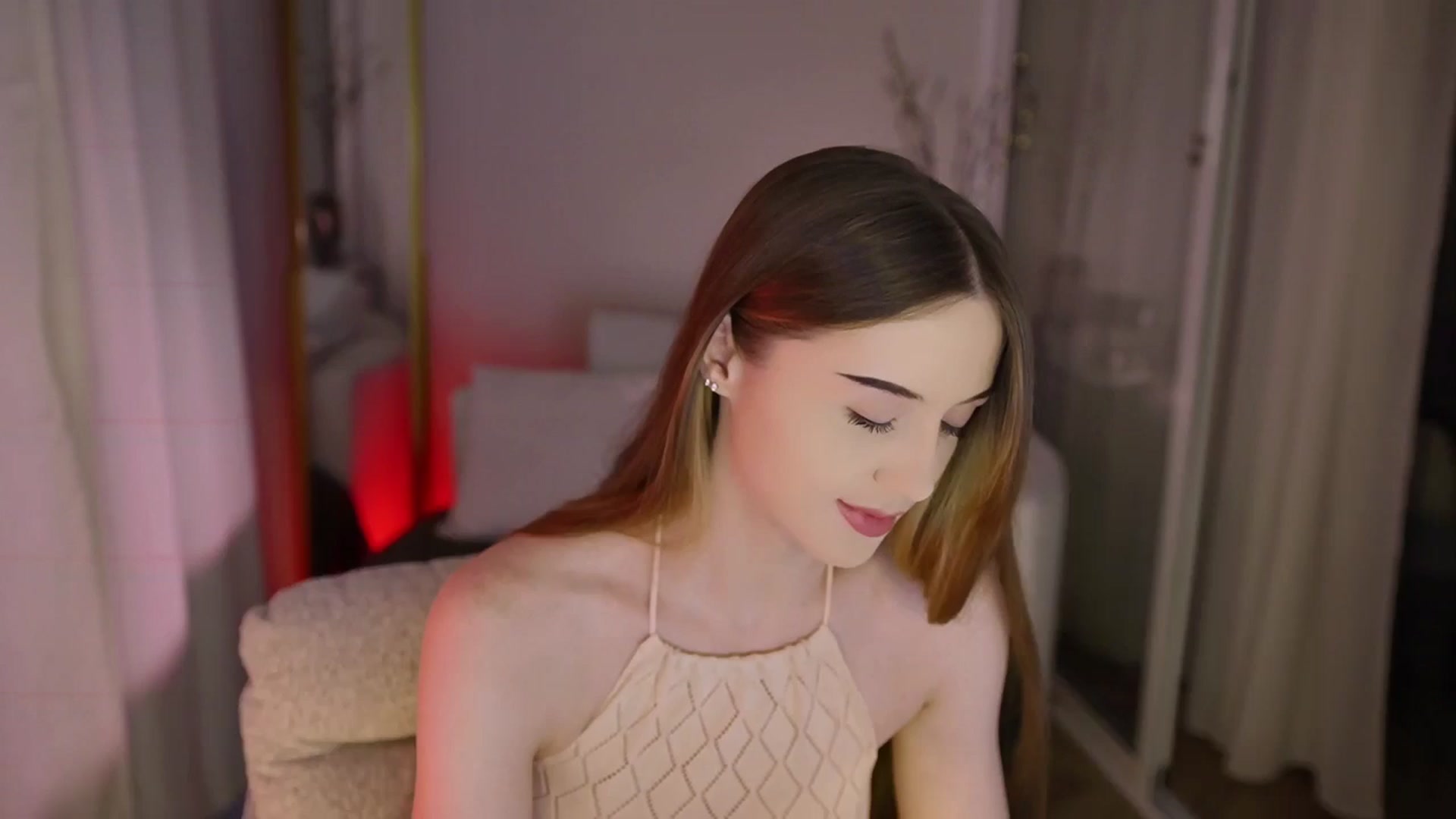 Gallery image thumbnail from Innocent_Soul's myfreecams stream on, 12/04/2025, 14:17 image 4 of 20